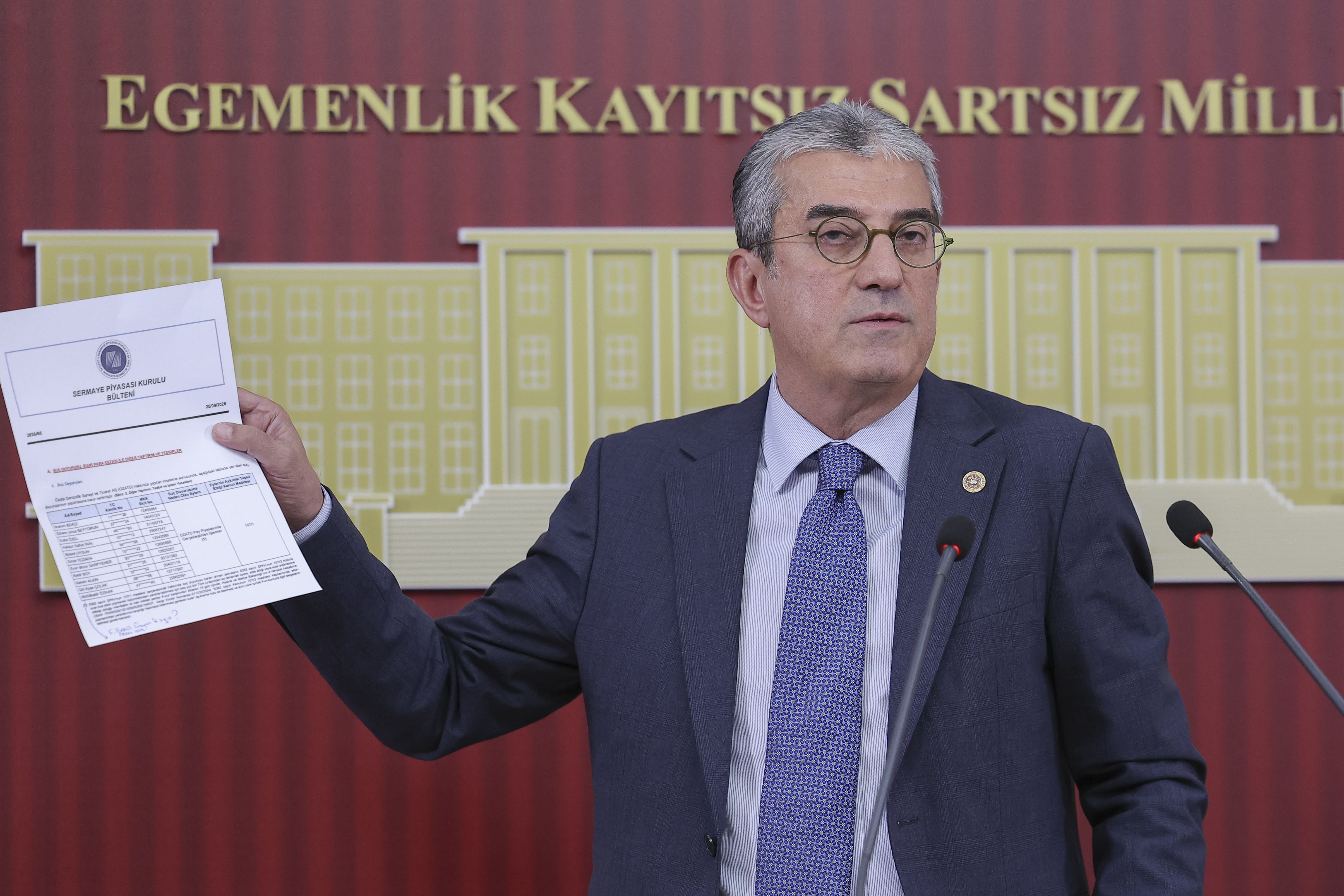 Görseli seçmek için tıklayın; sürükleyebilir veya Delete tuşuyla silebilirsiniz. Gökhan Günaydın