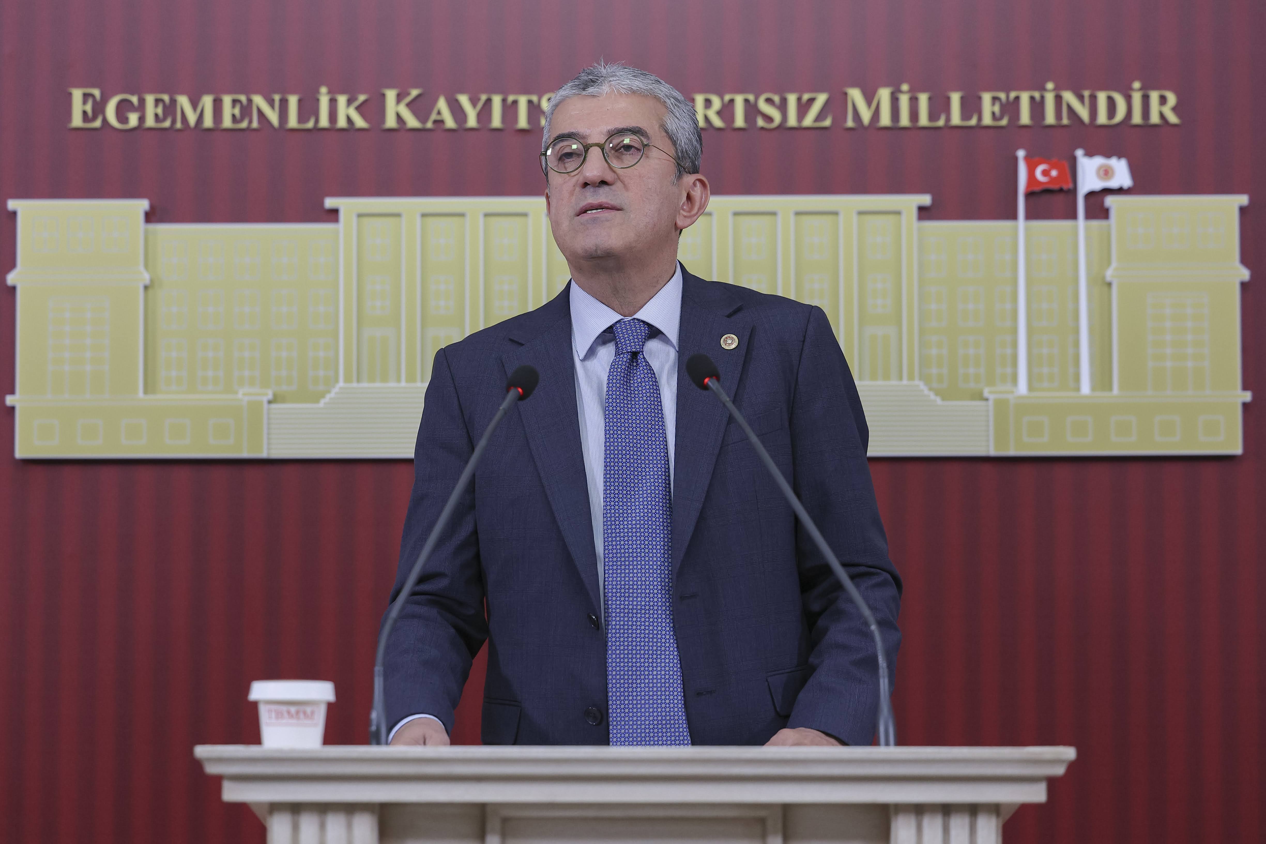 Görseli seçmek için tıklayın; sürükleyebilir veya Delete tuşuyla silebilirsiniz. Gökhan Günaydın