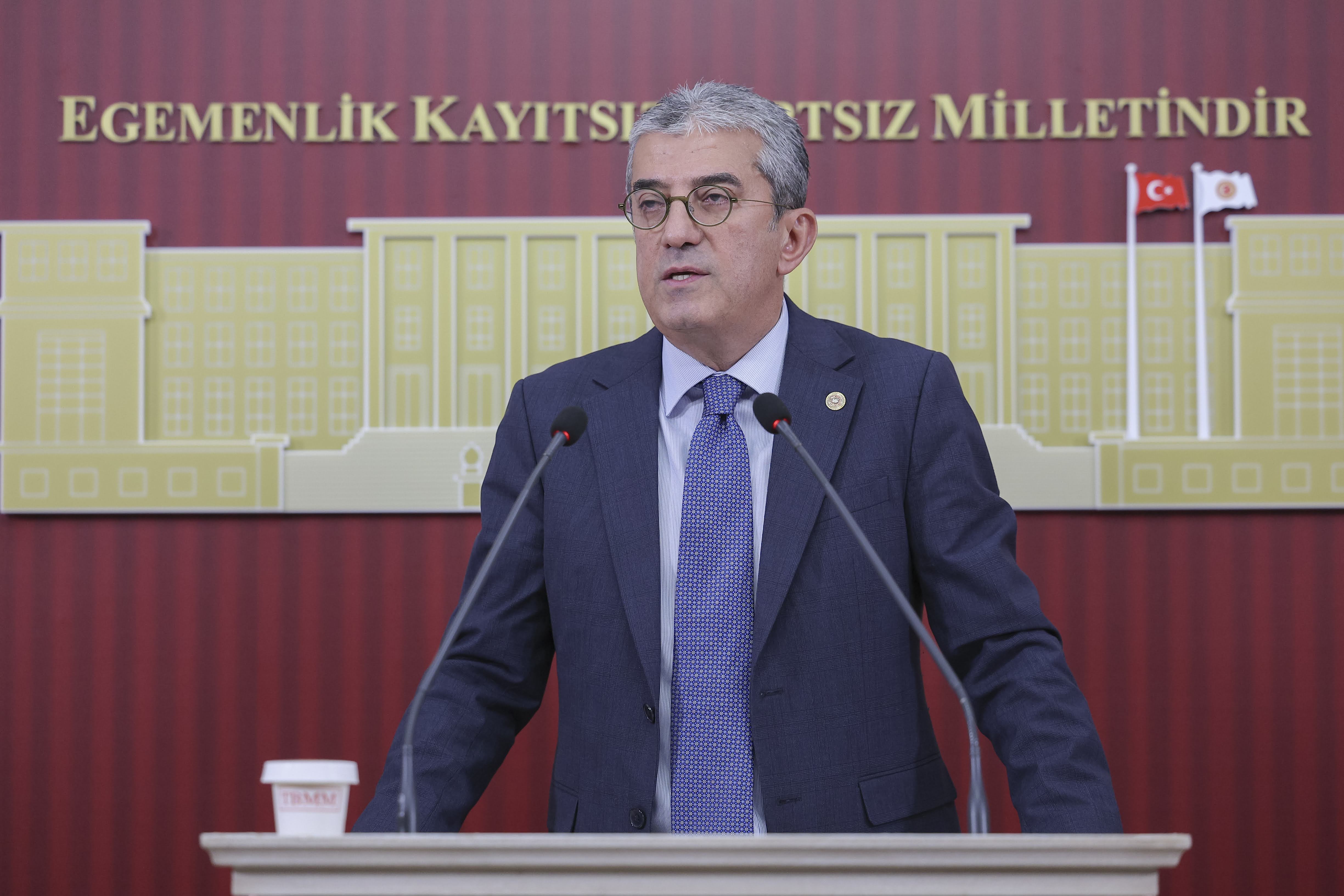 Görseli seçmek için tıklayın; sürükleyebilir veya Delete tuşuyla silebilirsiniz. Gökhan Günaydın