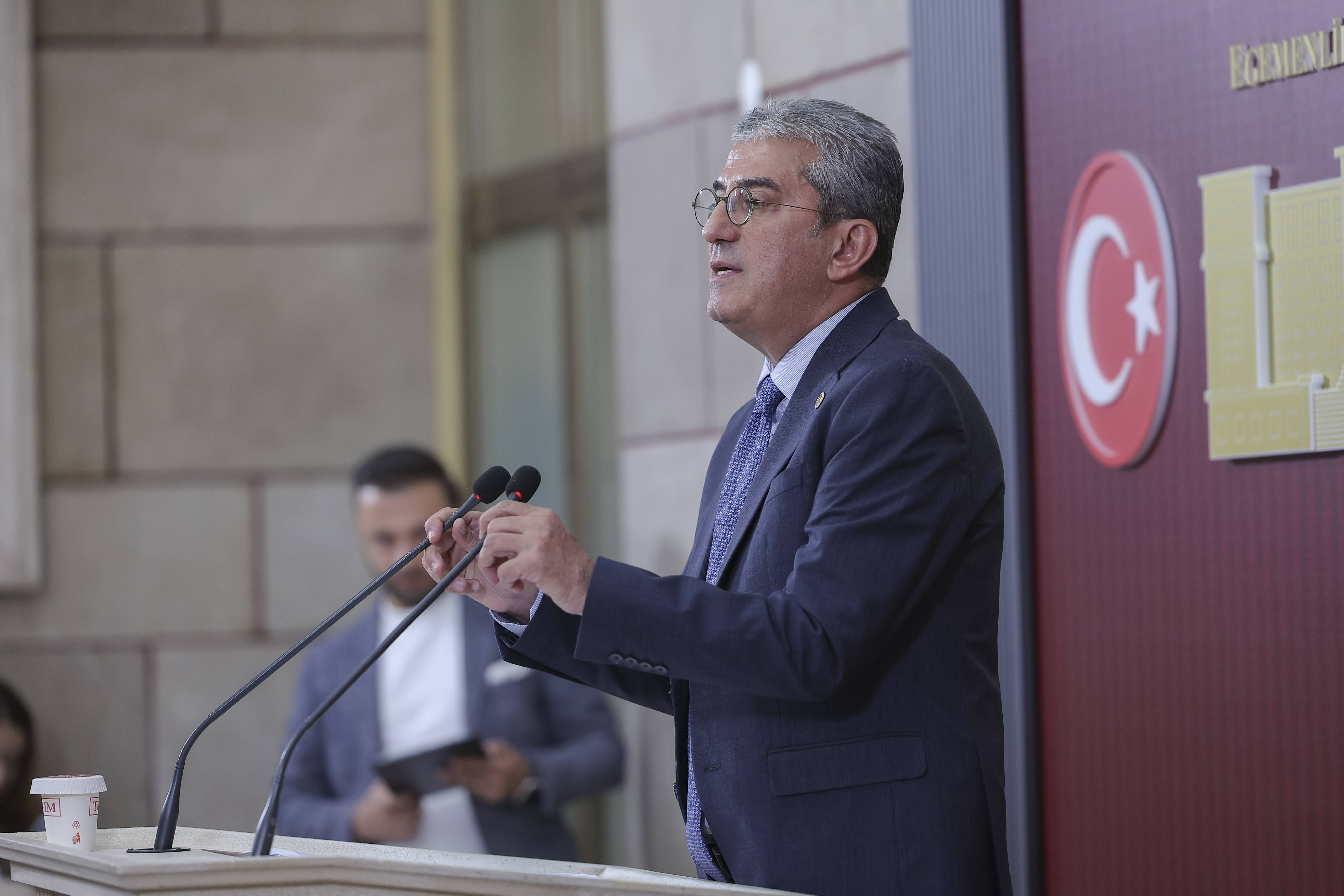 Görseli seçmek için tıklayın; sürükleyebilir veya Delete tuşuyla silebilirsiniz. Gökhan Günaydın