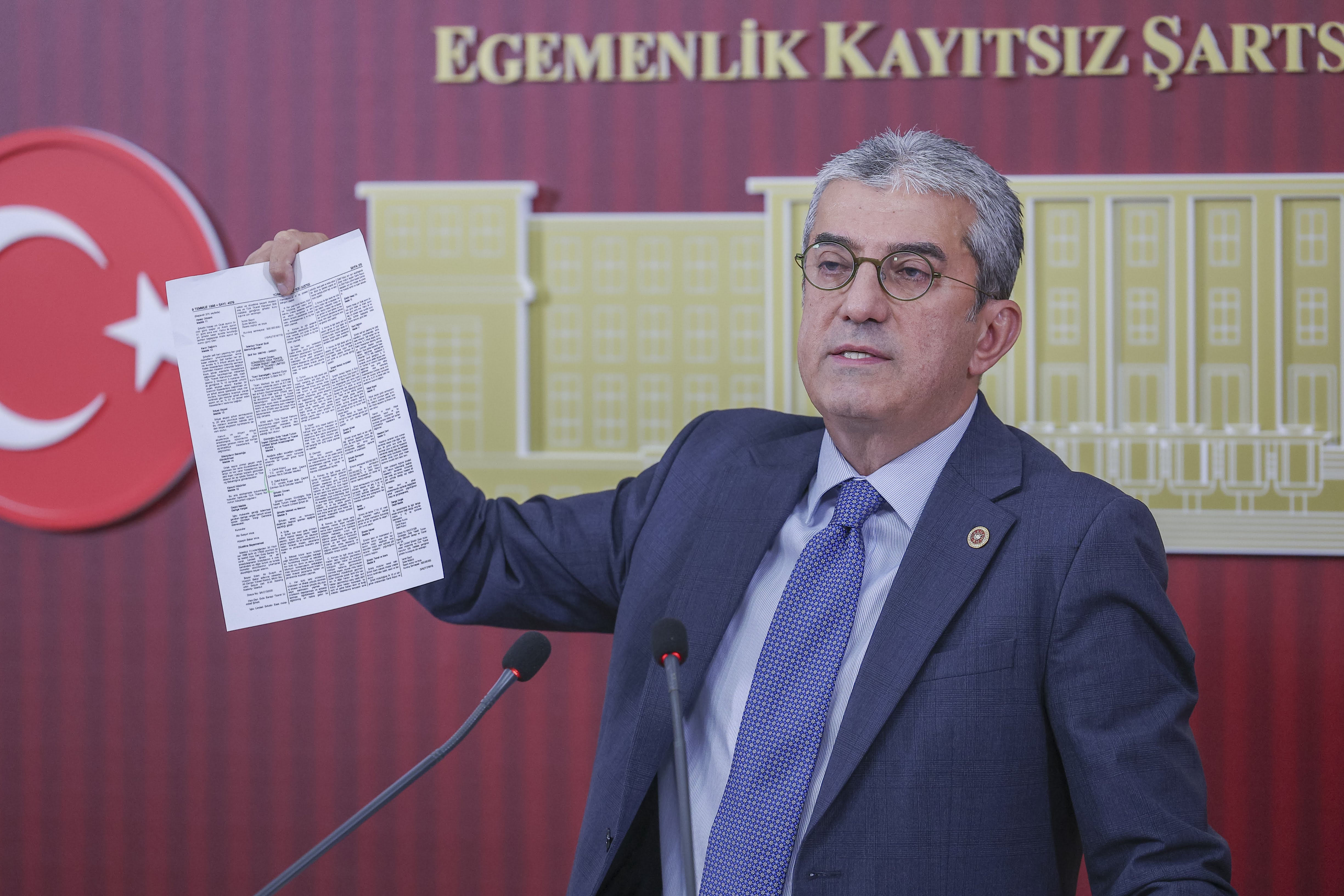 Görseli seçmek için tıklayın; sürükleyebilir veya Delete tuşuyla silebilirsiniz. Gökhan Günaydın