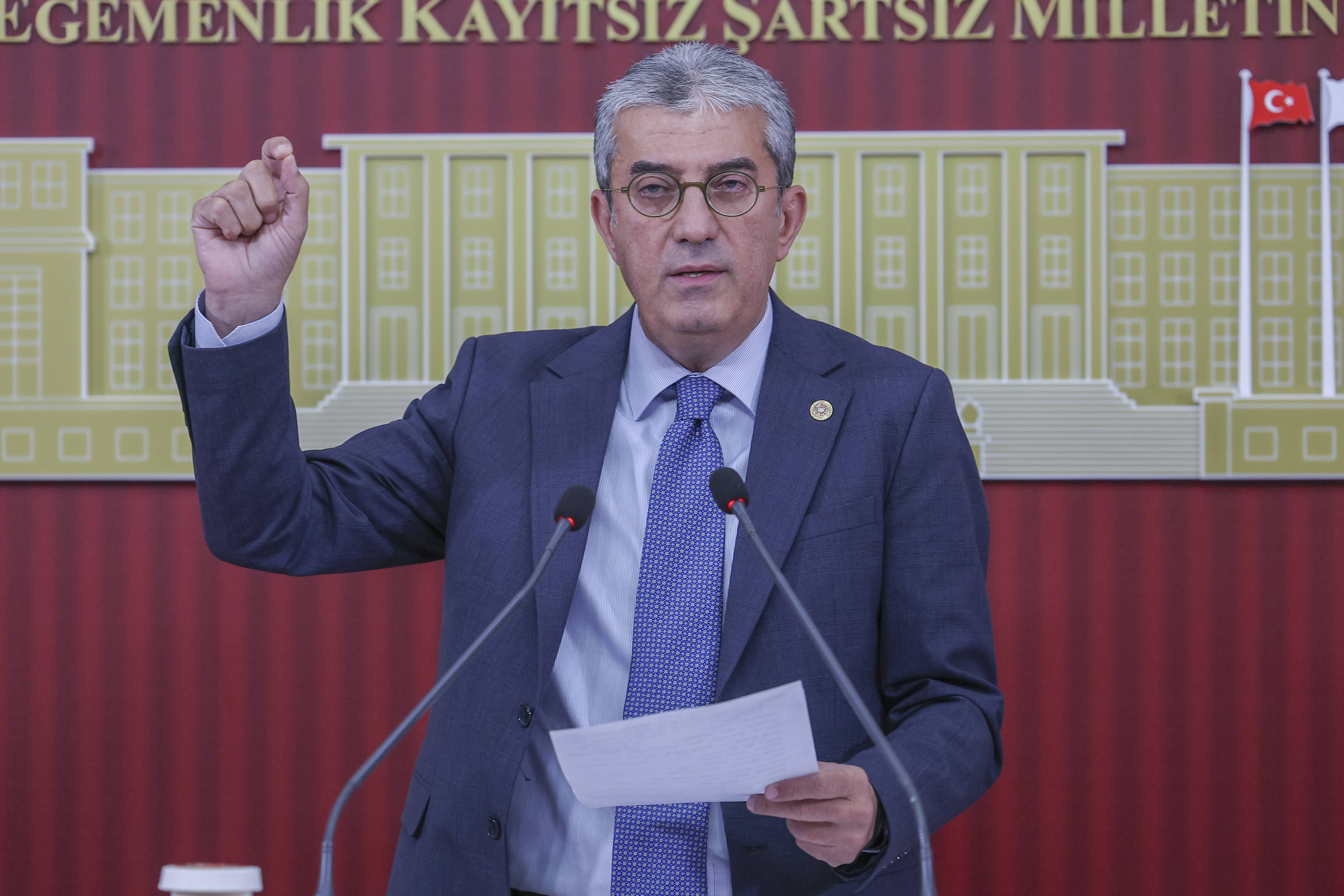 Görseli seçmek için tıklayın; sürükleyebilir veya Delete tuşuyla silebilirsiniz. Gökhan Günaydın