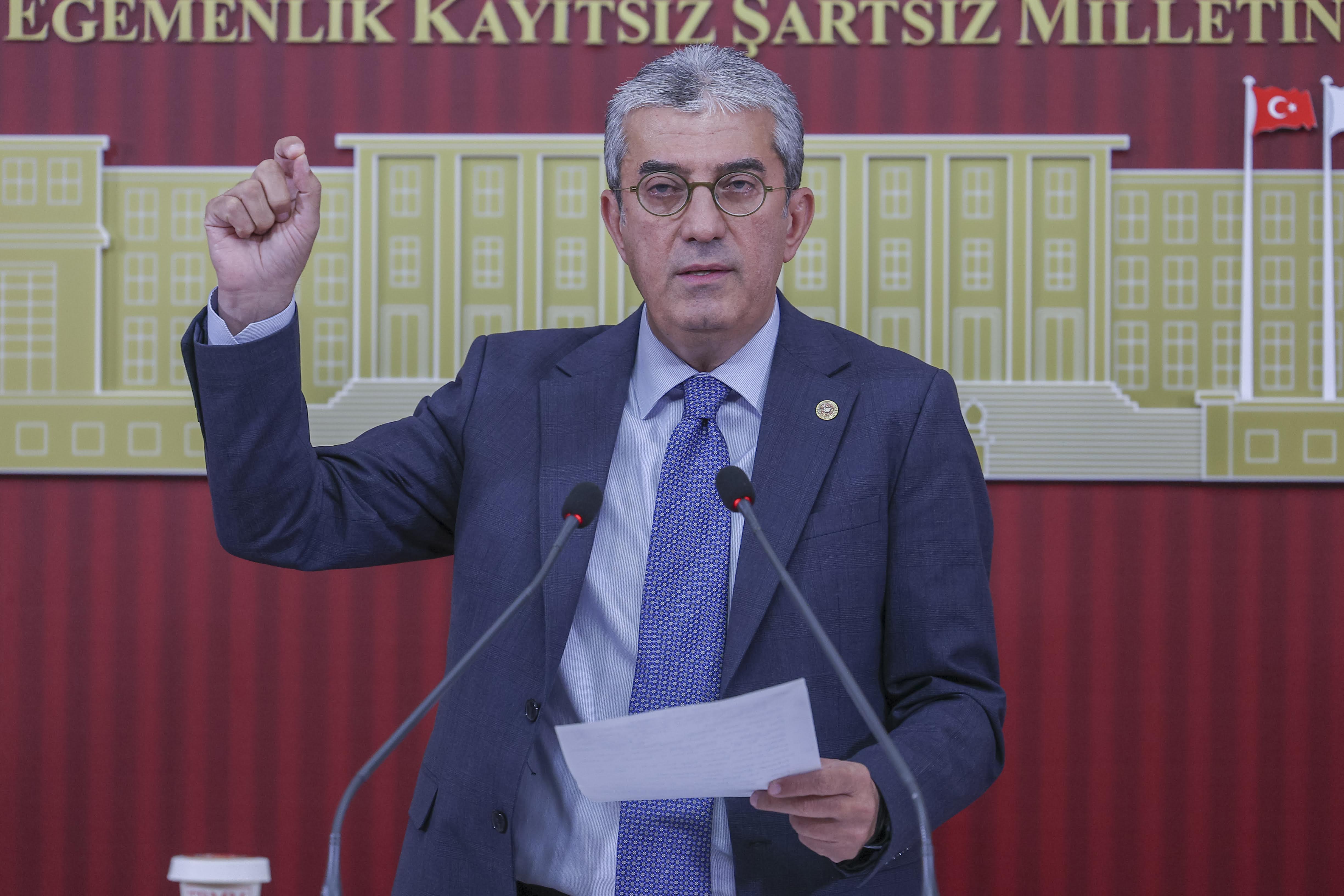 Görseli seçmek için tıklayın; sürükleyebilir veya Delete tuşuyla silebilirsiniz. Gökhan Günaydın