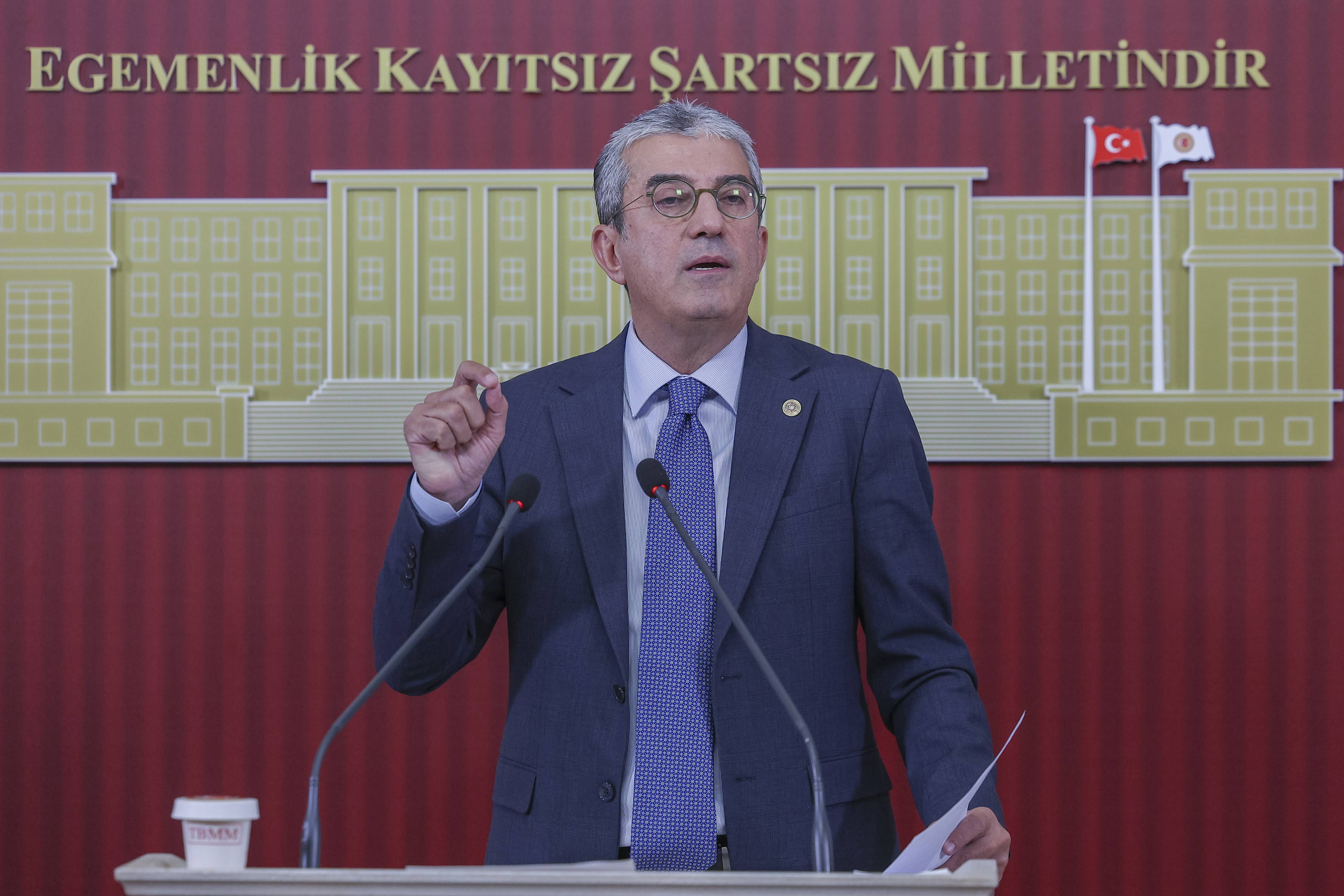 Görseli seçmek için tıklayın; sürükleyebilir veya Delete tuşuyla silebilirsiniz. Gökhan Günaydın