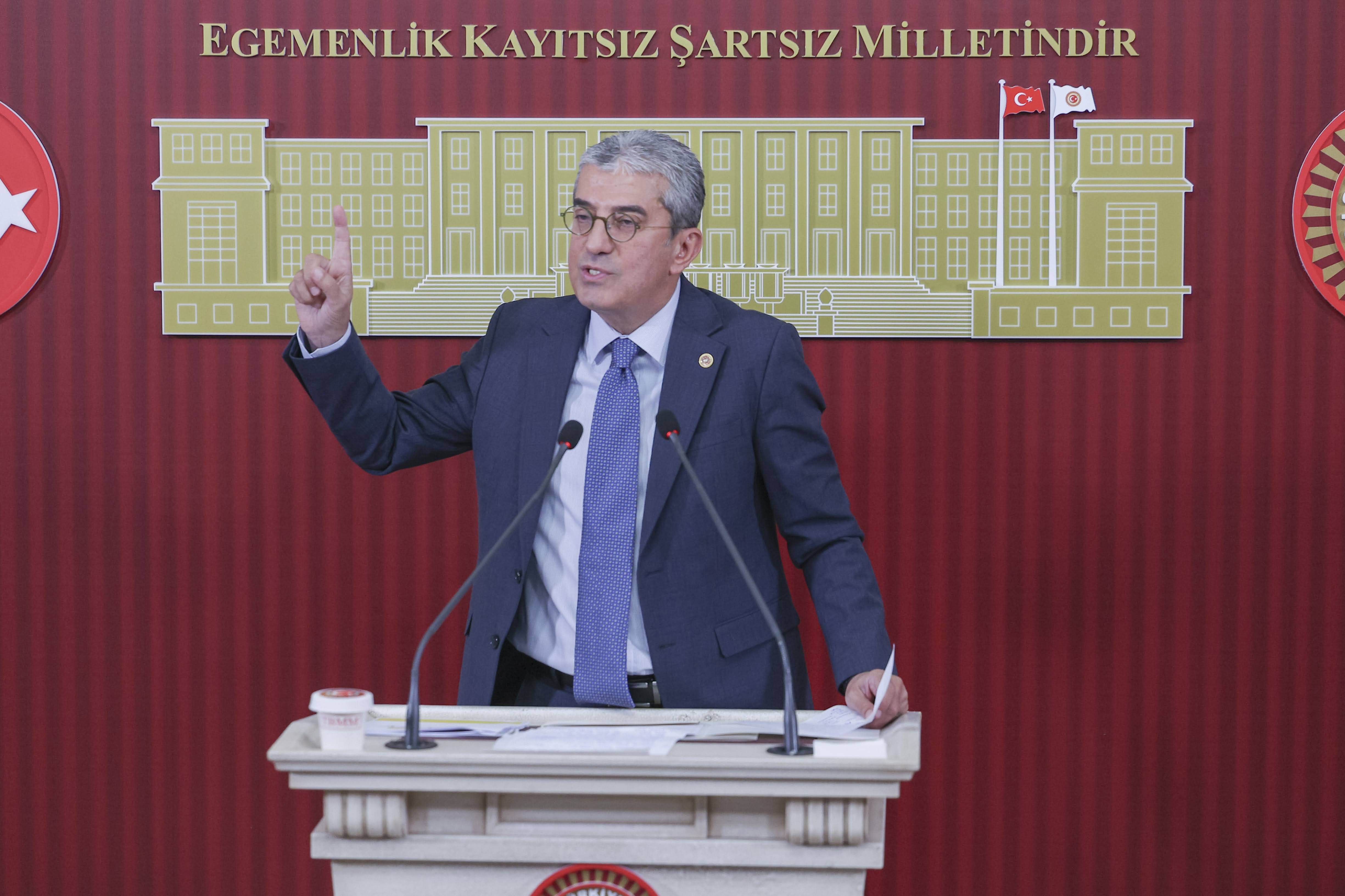 Görseli seçmek için tıklayın; sürükleyebilir veya Delete tuşuyla silebilirsiniz. Gökhan Günaydın