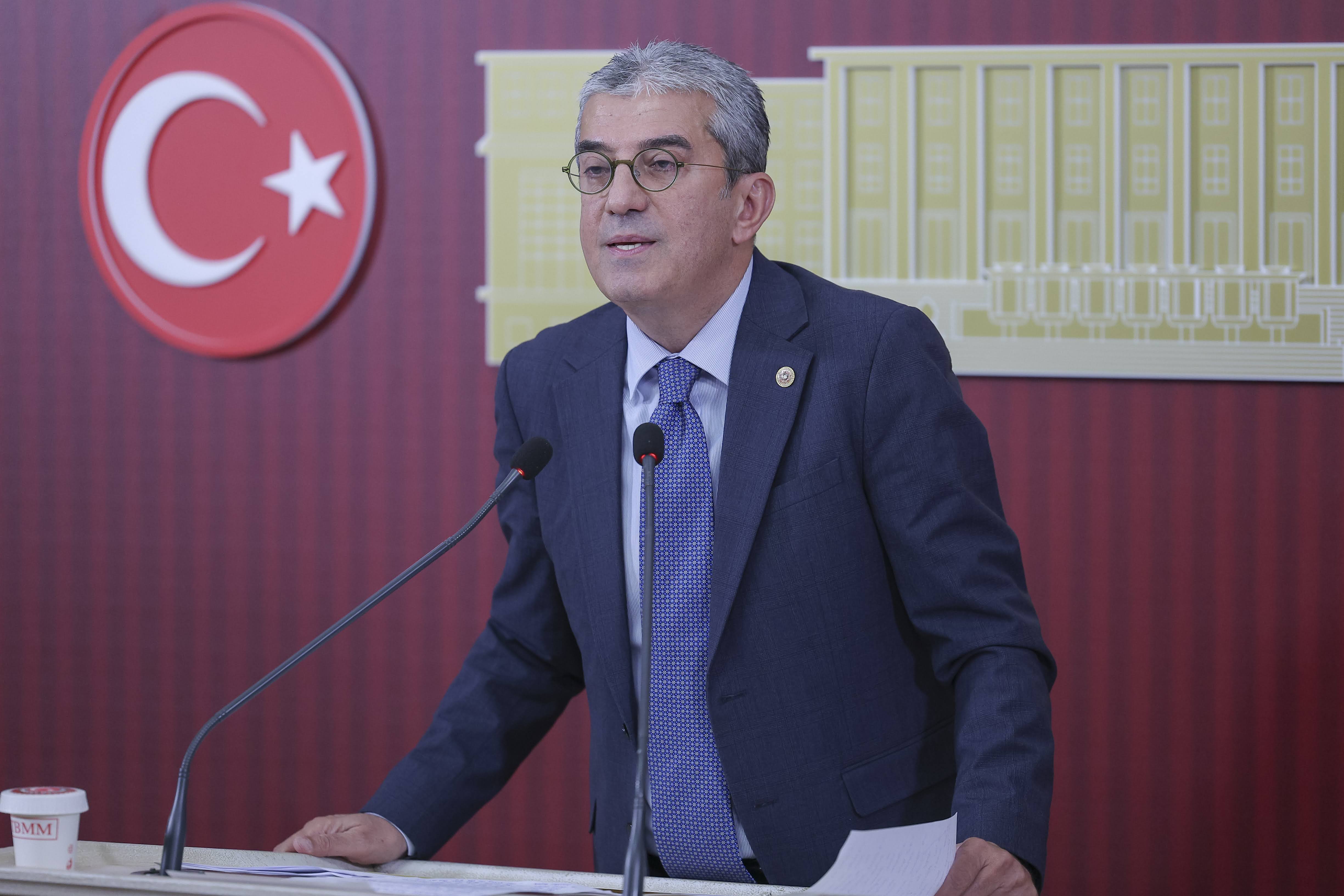 Görseli seçmek için tıklayın; sürükleyebilir veya Delete tuşuyla silebilirsiniz. Gökhan Günaydın