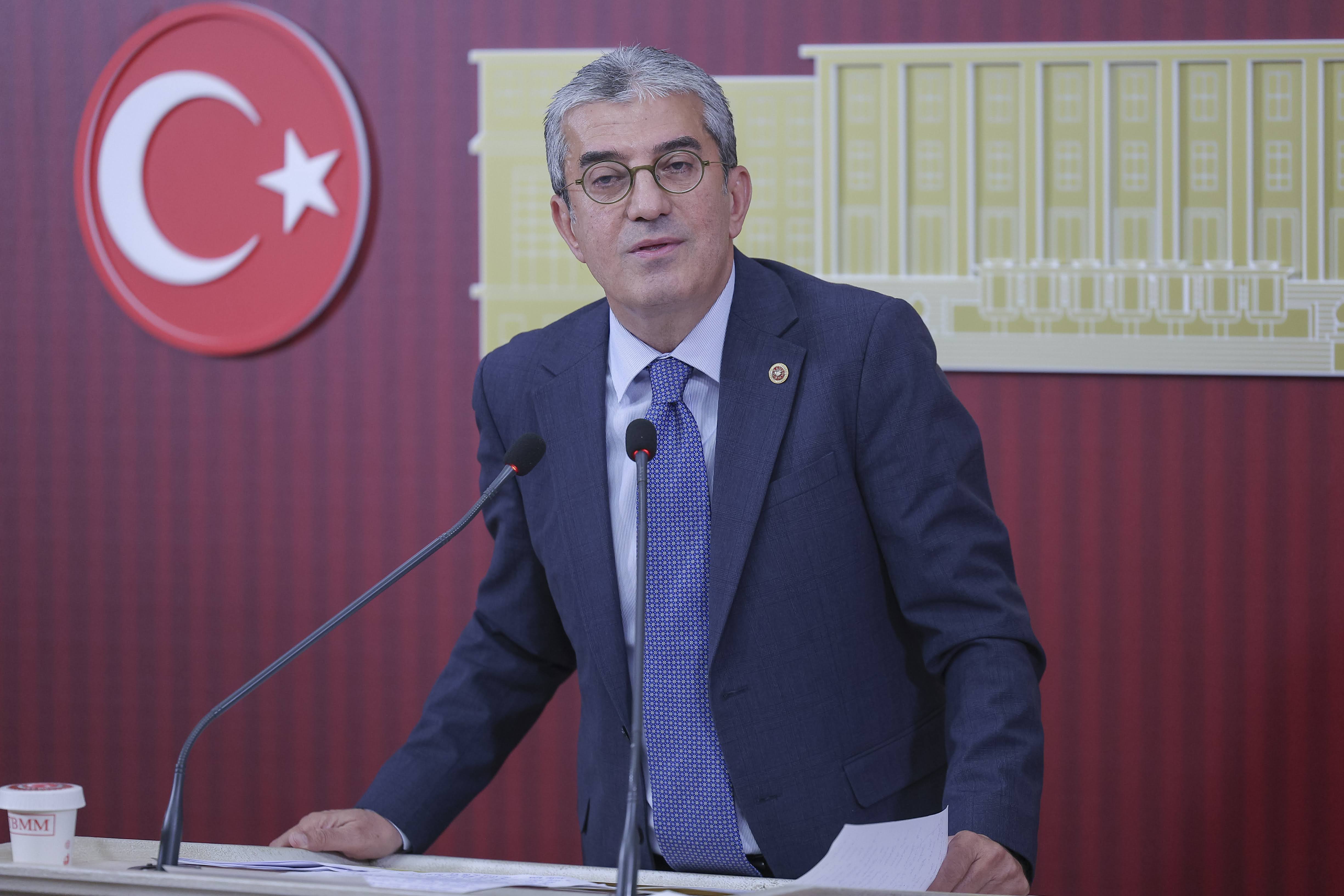 Görseli seçmek için tıklayın; sürükleyebilir veya Delete tuşuyla silebilirsiniz. Gökhan Günaydın