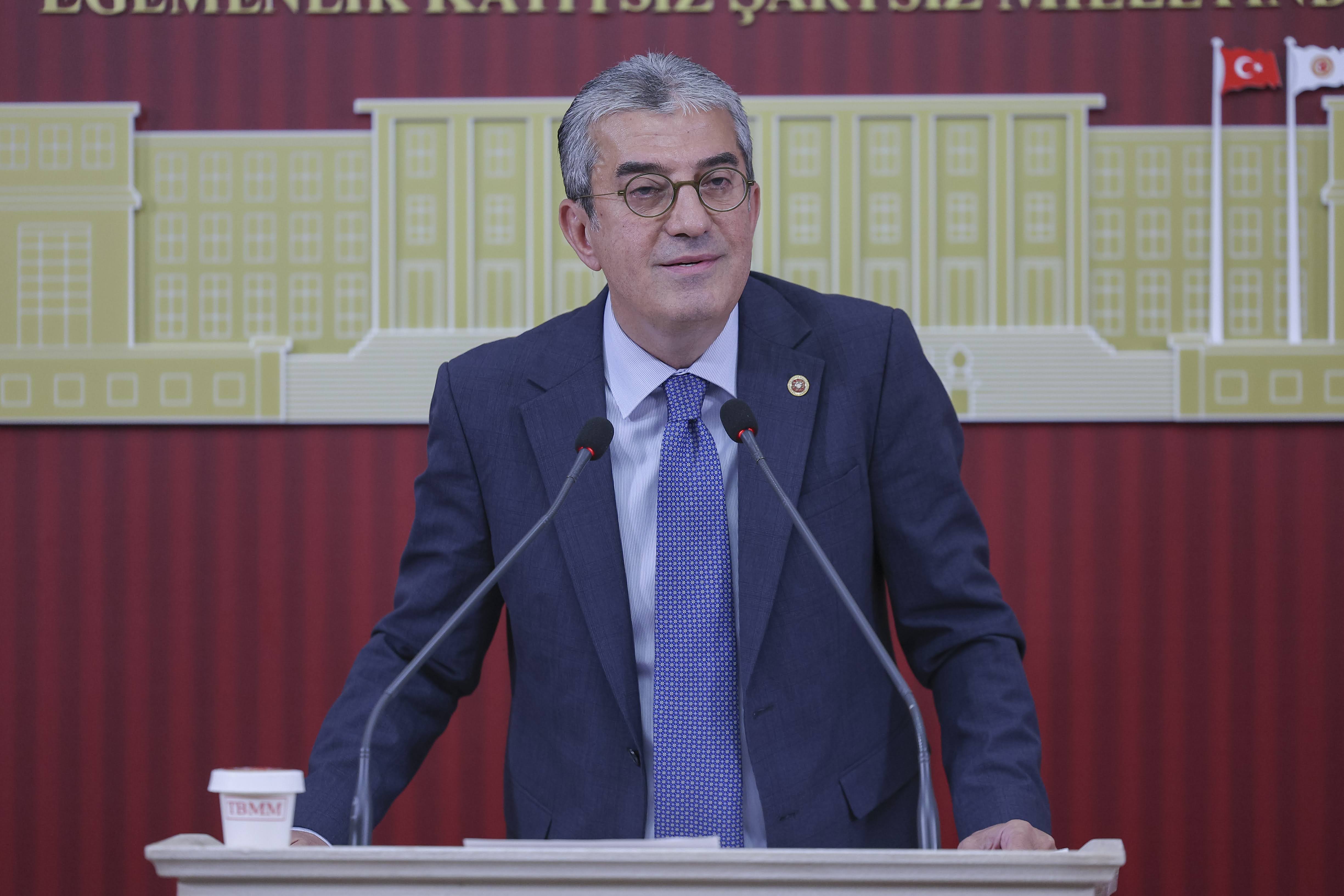 Görseli seçmek için tıklayın; sürükleyebilir veya Delete tuşuyla silebilirsiniz. Gökhan Günaydın