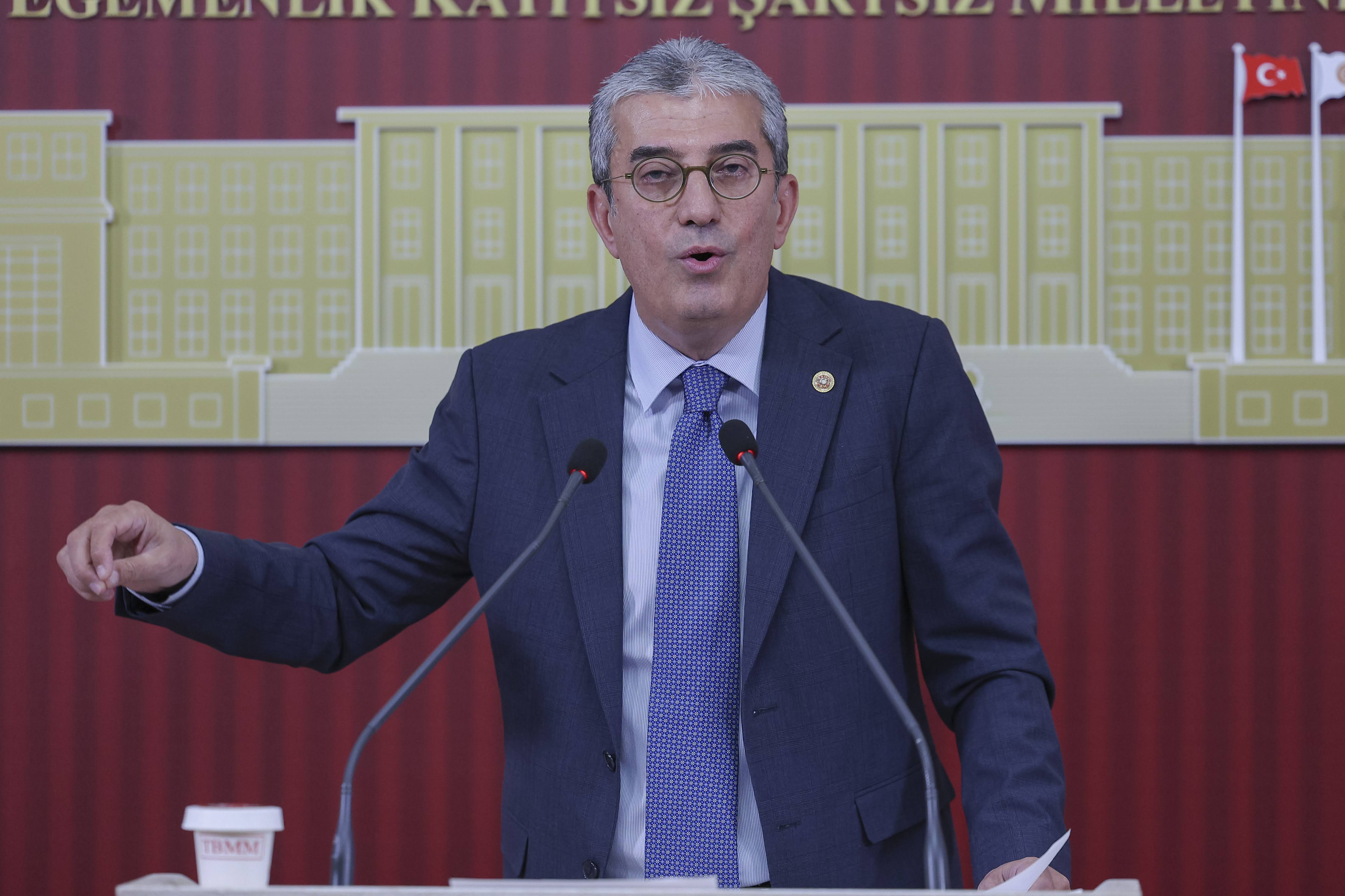 Görseli seçmek için tıklayın; sürükleyebilir veya Delete tuşuyla silebilirsiniz. Gökhan Günaydın