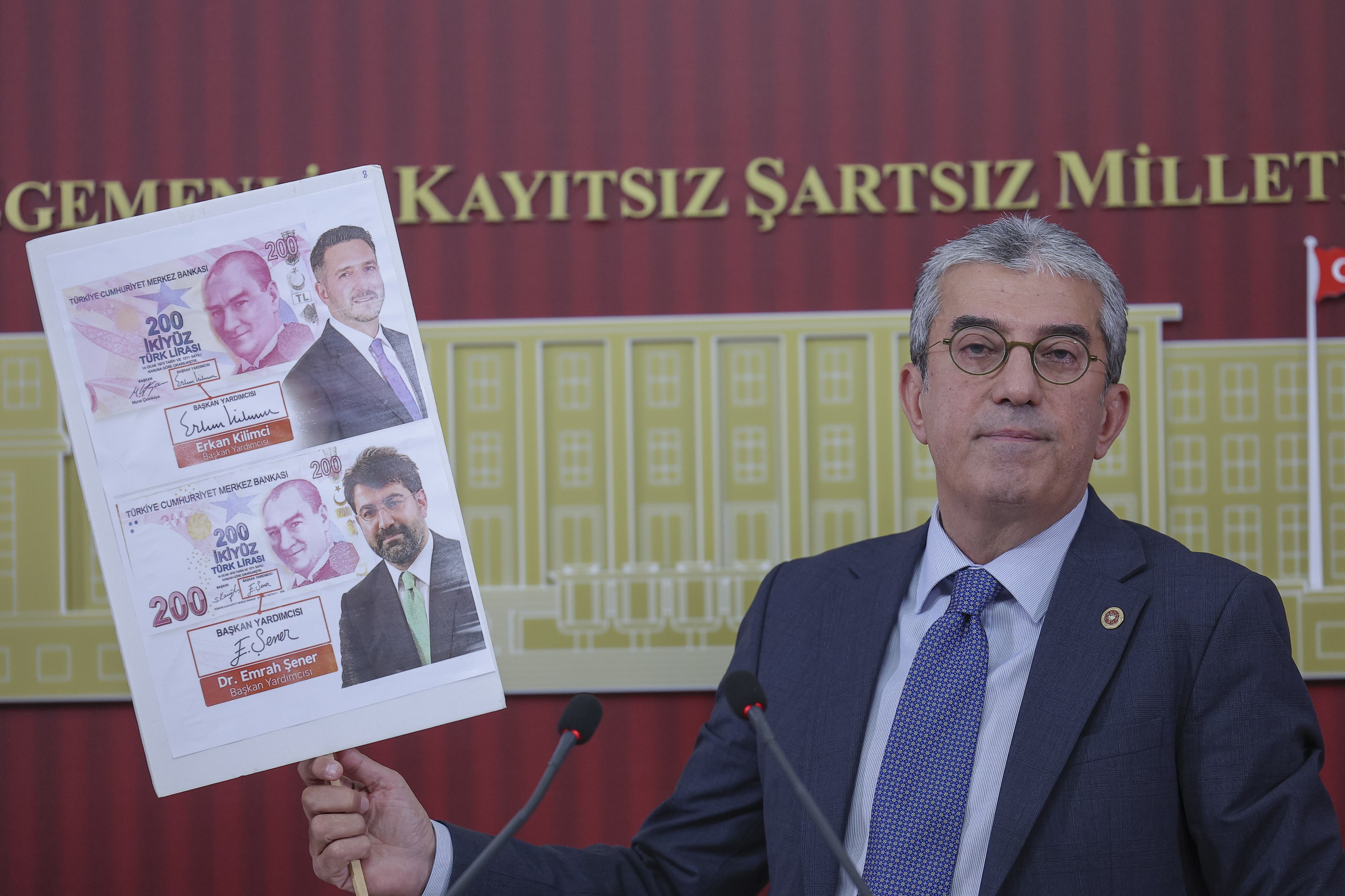 Görseli seçmek için tıklayın; sürükleyebilir veya Delete tuşuyla silebilirsiniz. Gökhan Günaydın