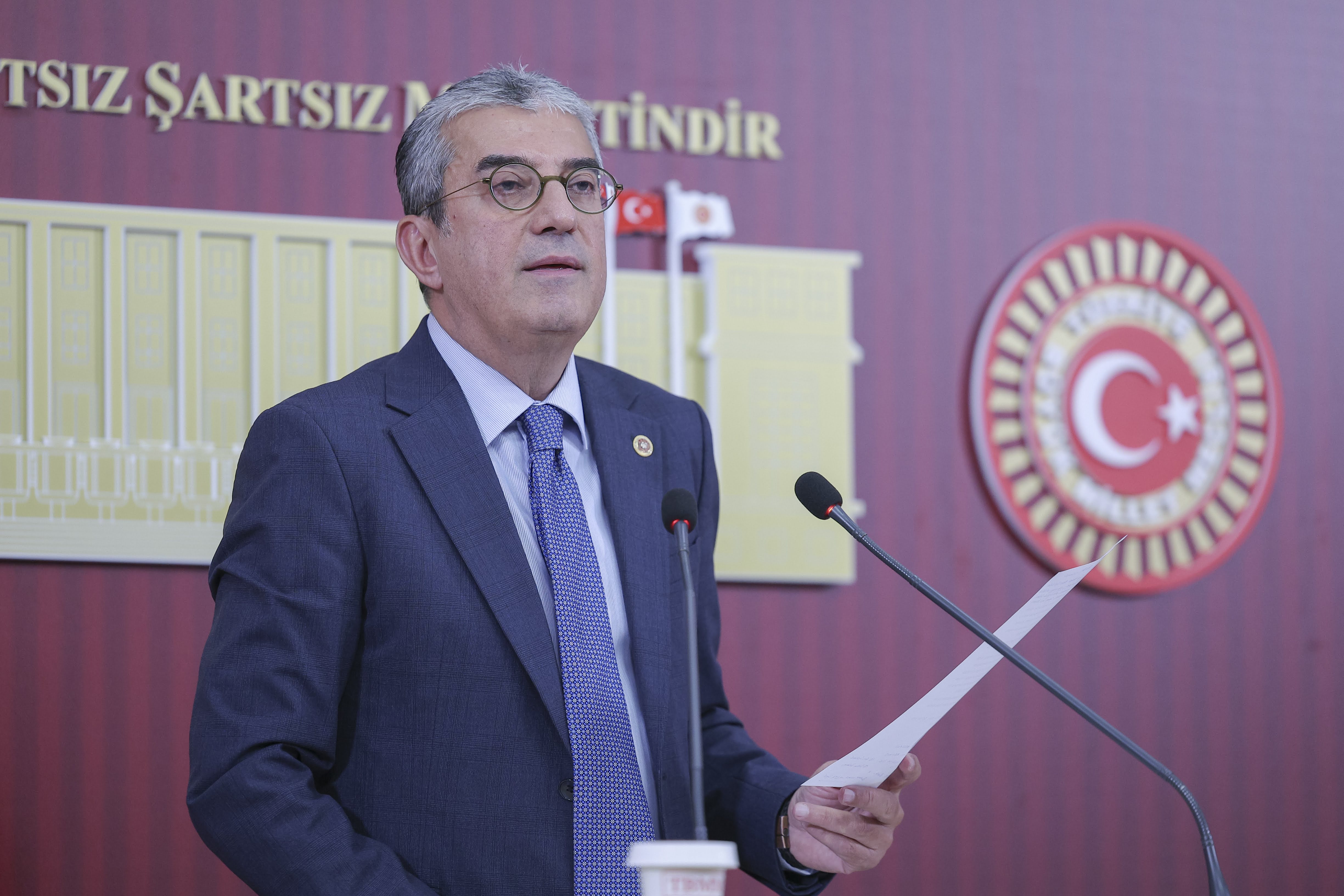 Görseli seçmek için tıklayın; sürükleyebilir veya Delete tuşuyla silebilirsiniz. Gökhan Günaydın