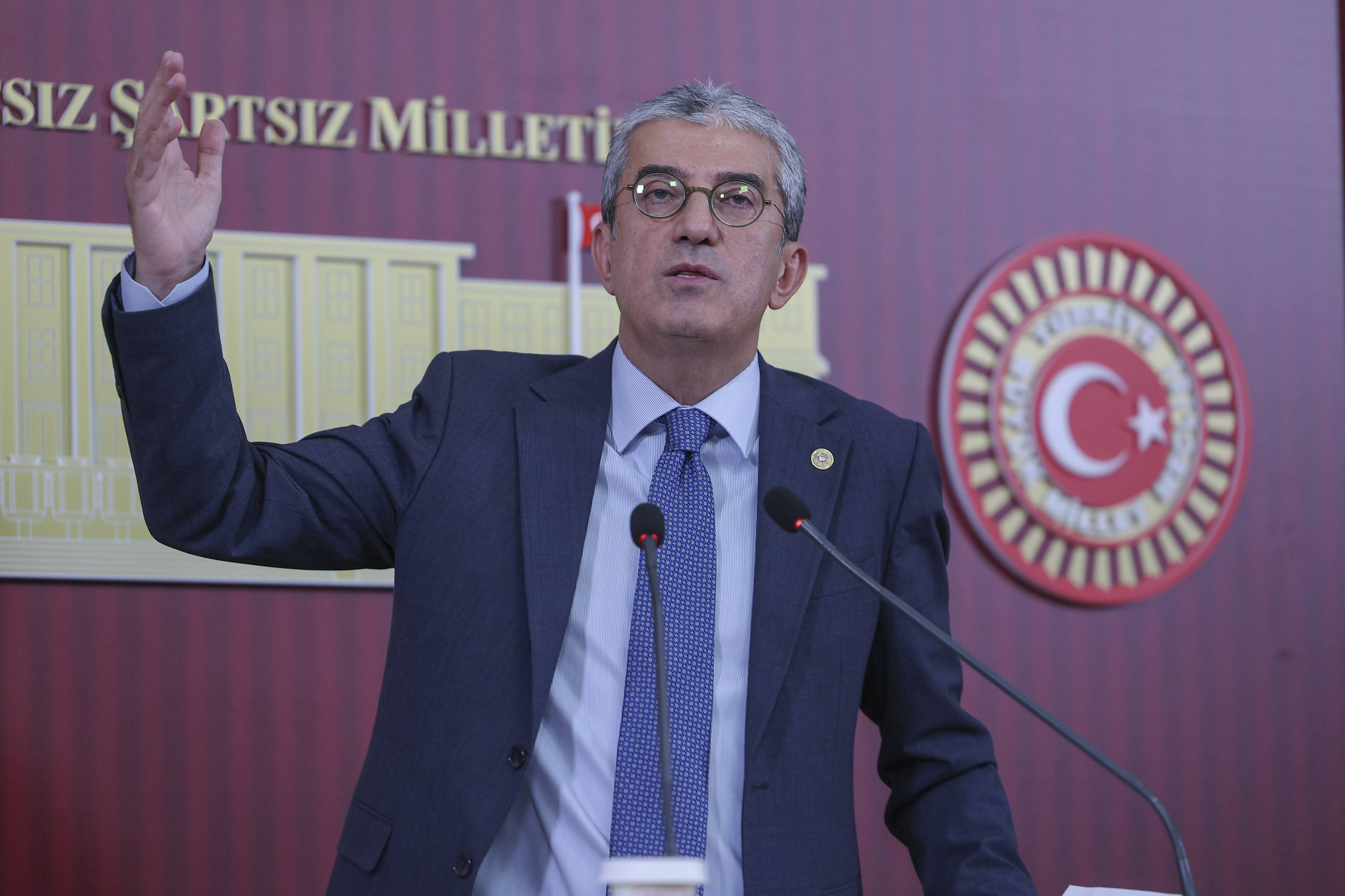 Görseli seçmek için tıklayın; sürükleyebilir veya Delete tuşuyla silebilirsiniz. Gökhan Günaydın