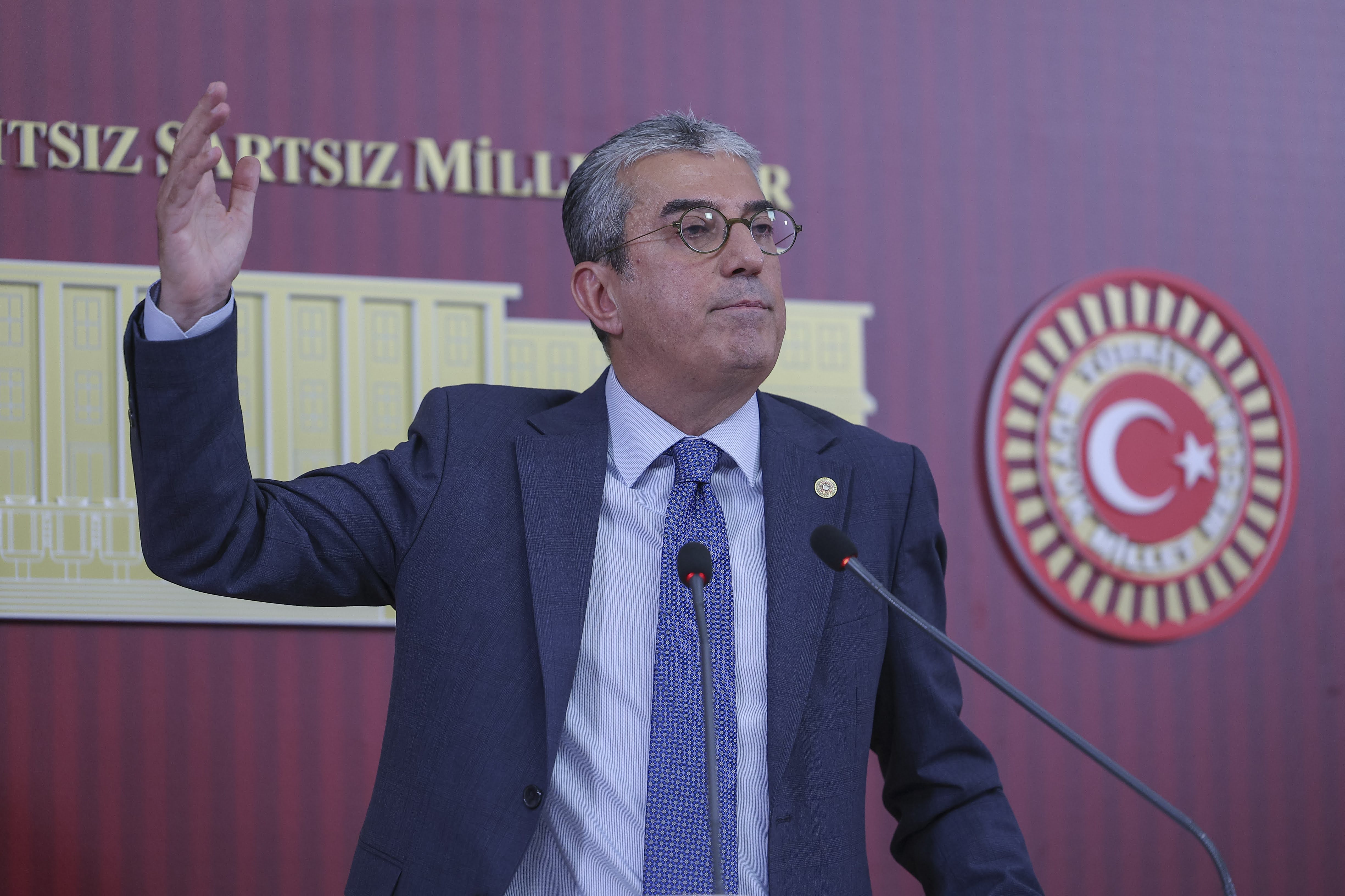 Görseli seçmek için tıklayın; sürükleyebilir veya Delete tuşuyla silebilirsiniz. Gökhan Günaydın