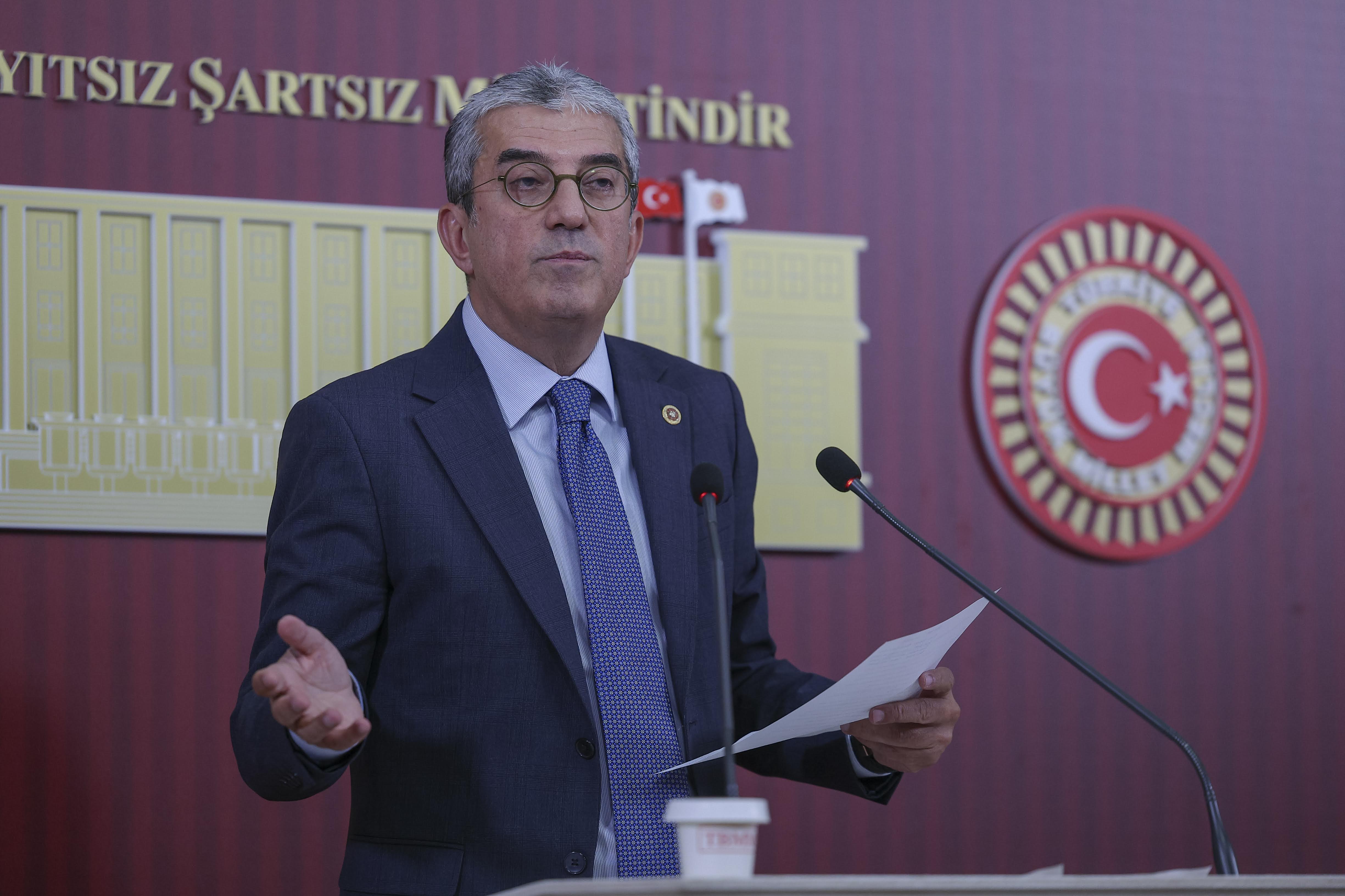 Görseli seçmek için tıklayın; sürükleyebilir veya Delete tuşuyla silebilirsiniz. Gökhan Günaydın