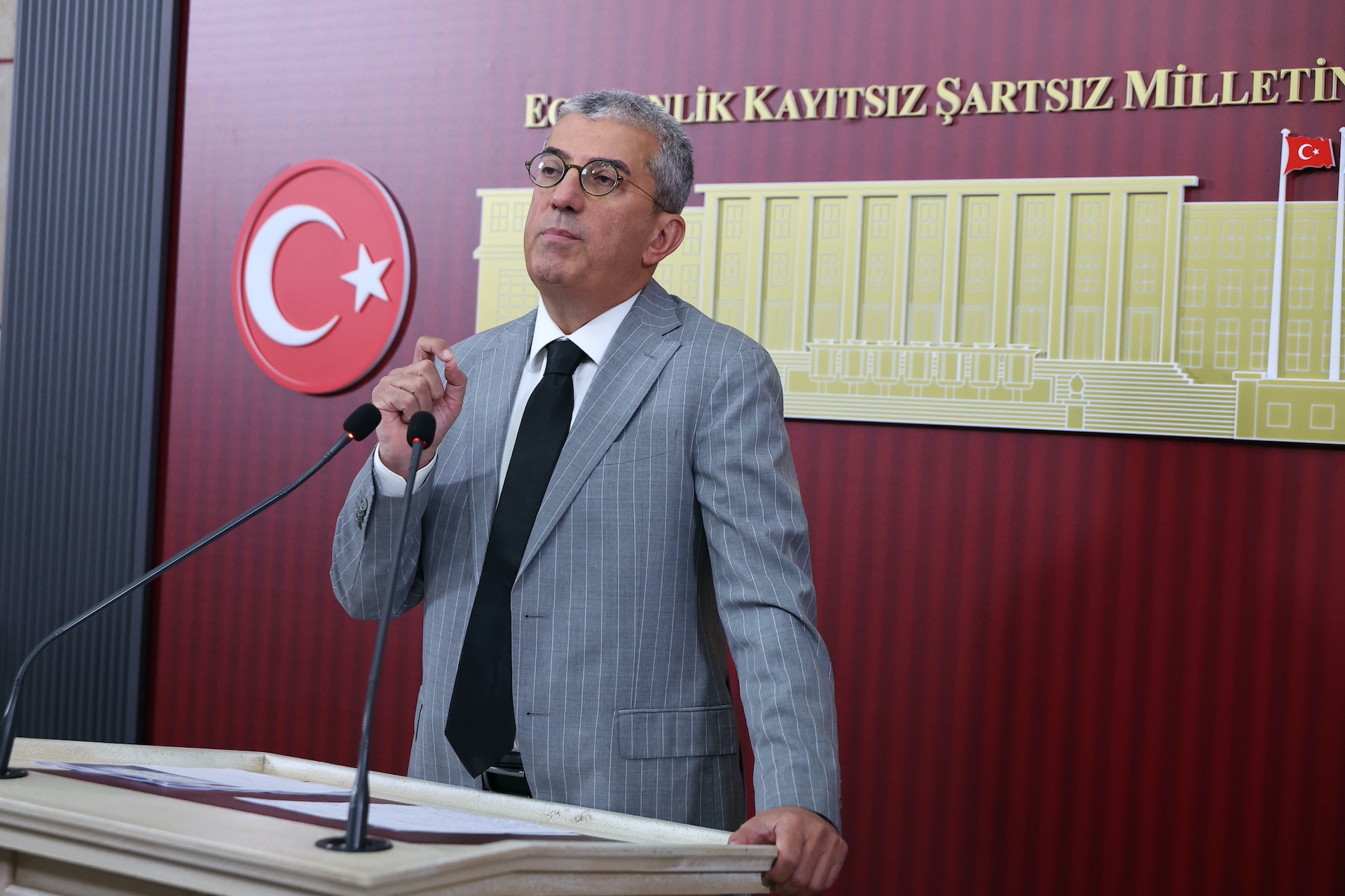Görseli seçmek için tıklayın; sürükleyebilir veya Delete tuşuyla silebilirsiniz. Gökhan Günaydın