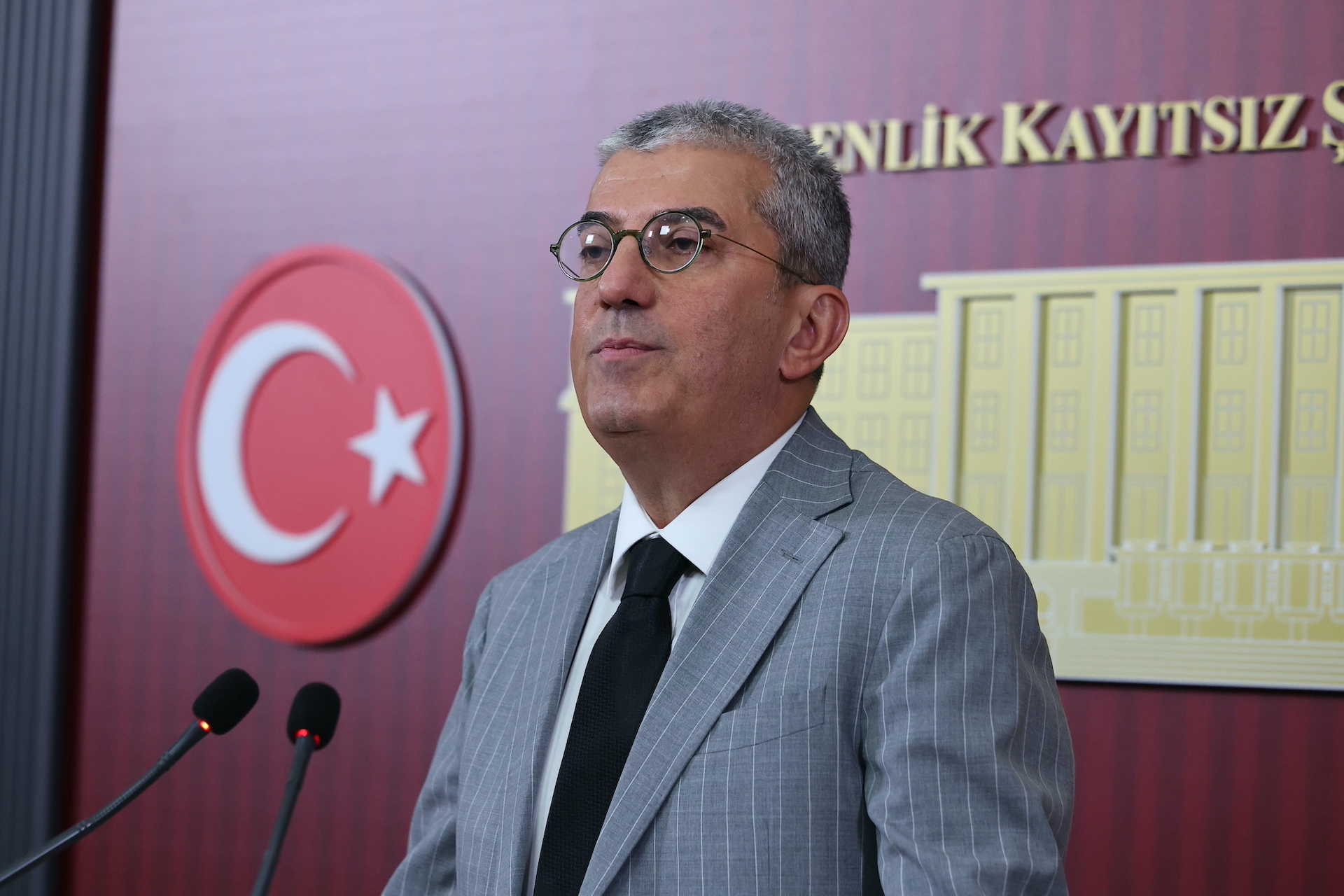 Görseli seçmek için tıklayın; sürükleyebilir veya Delete tuşuyla silebilirsiniz. Gökhan Günaydın