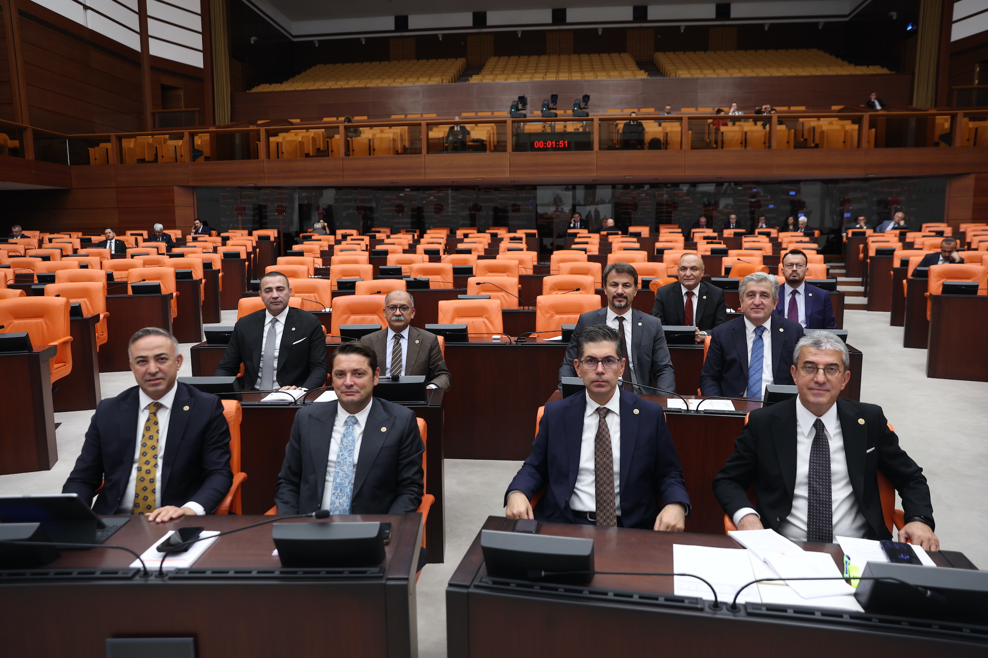 Görseli seçmek için tıklayın; sürükleyebilir veya Delete tuşuyla silebilirsiniz. Gökhan Günaydın