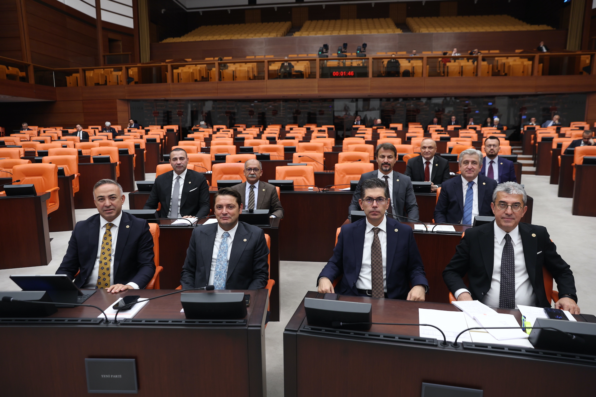 Görseli seçmek için tıklayın; sürükleyebilir veya Delete tuşuyla silebilirsiniz. Gökhan Günaydın