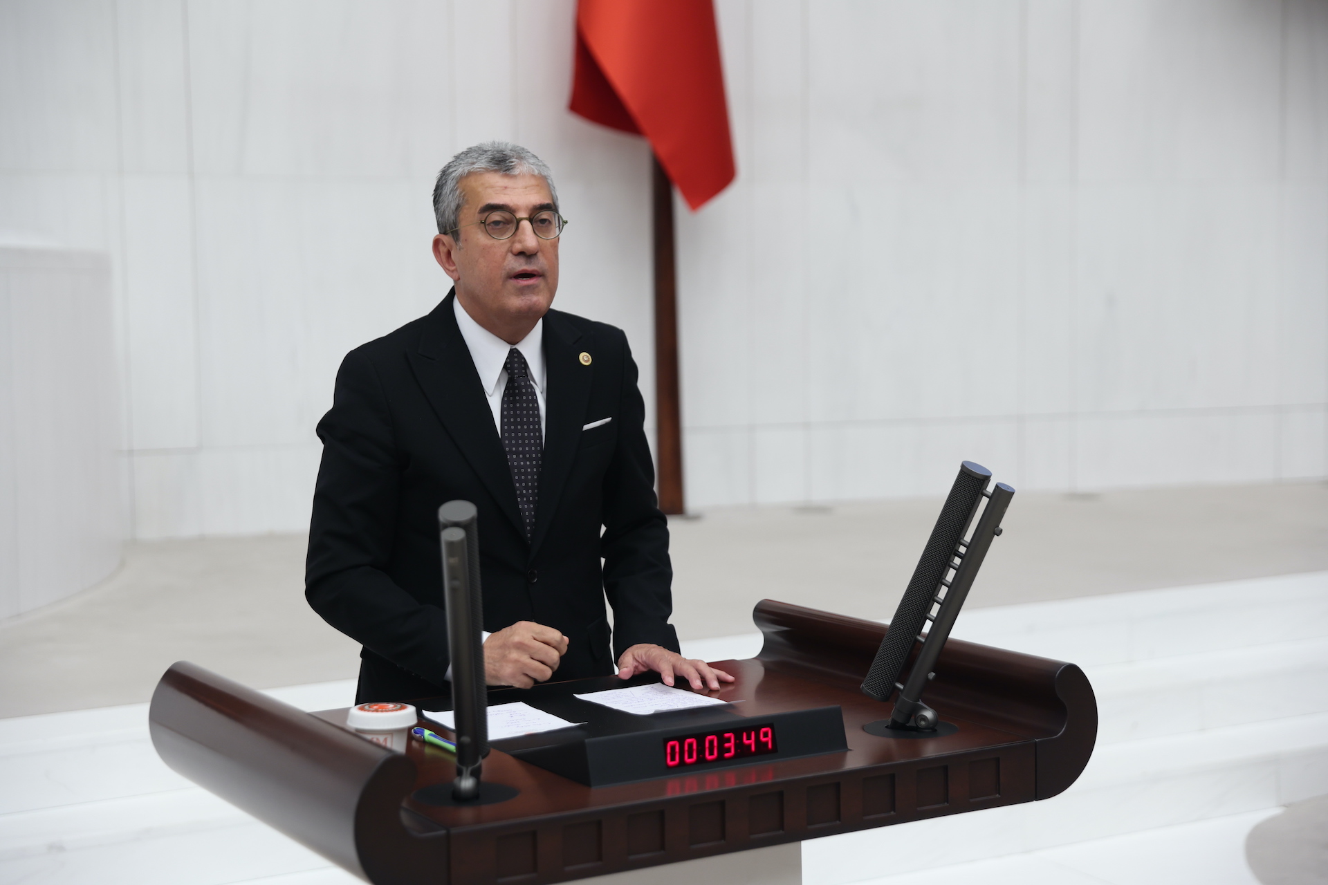 Görseli seçmek için tıklayın; sürükleyebilir veya Delete tuşuyla silebilirsiniz. Gökhan Günaydın