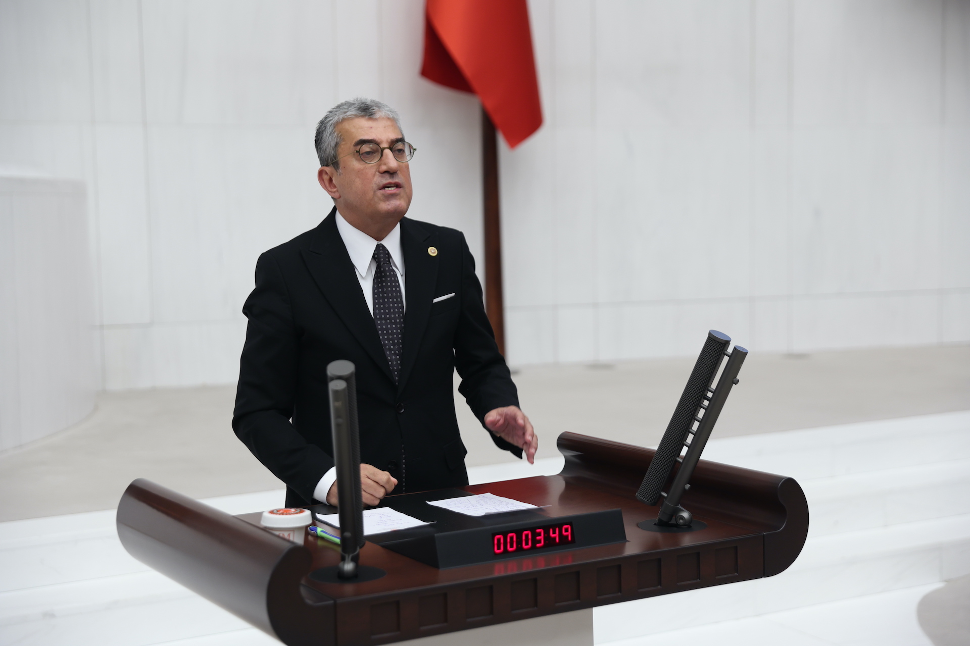 Görseli seçmek için tıklayın; sürükleyebilir veya Delete tuşuyla silebilirsiniz. Gökhan Günaydın