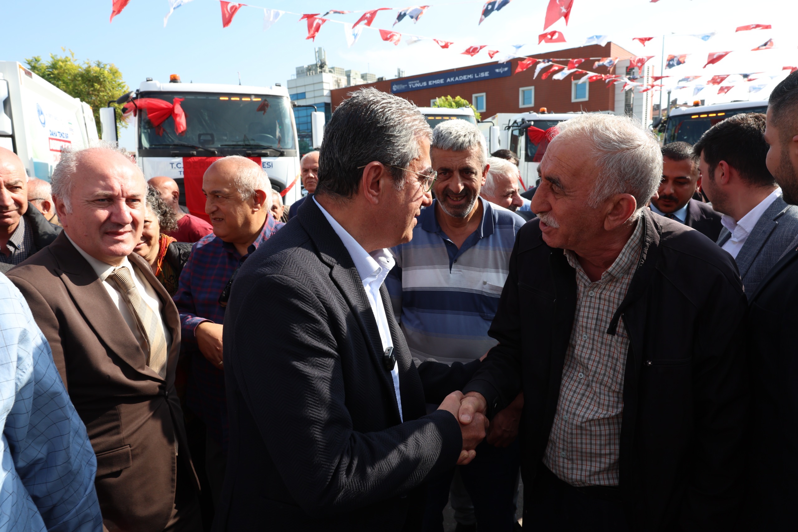Görseli seçmek için tıklayın; sürükleyebilir veya Delete tuşuyla silebilirsiniz. Gökhan Günaydın
