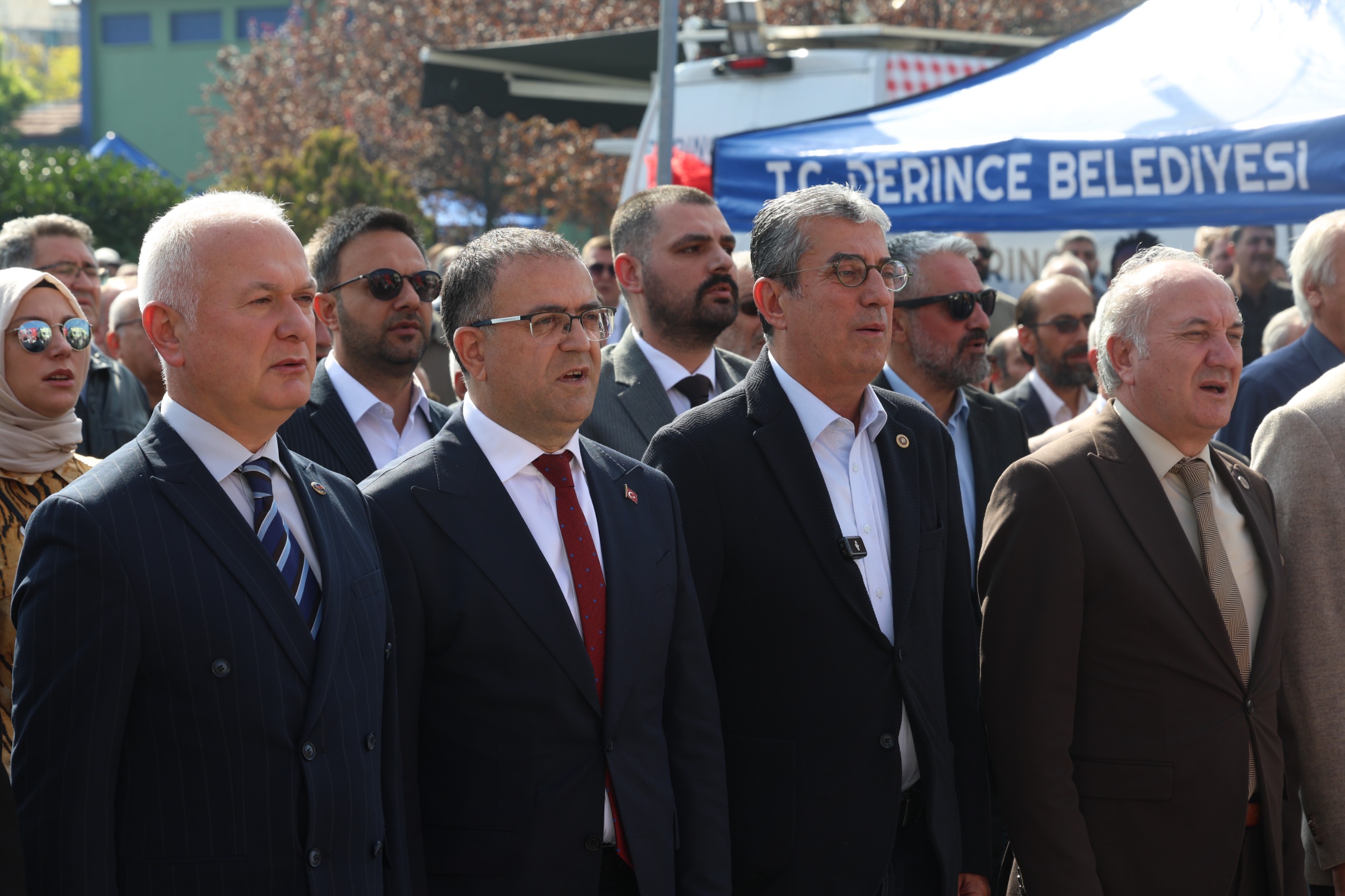 Görseli seçmek için tıklayın; sürükleyebilir veya Delete tuşuyla silebilirsiniz. Gökhan Günaydın