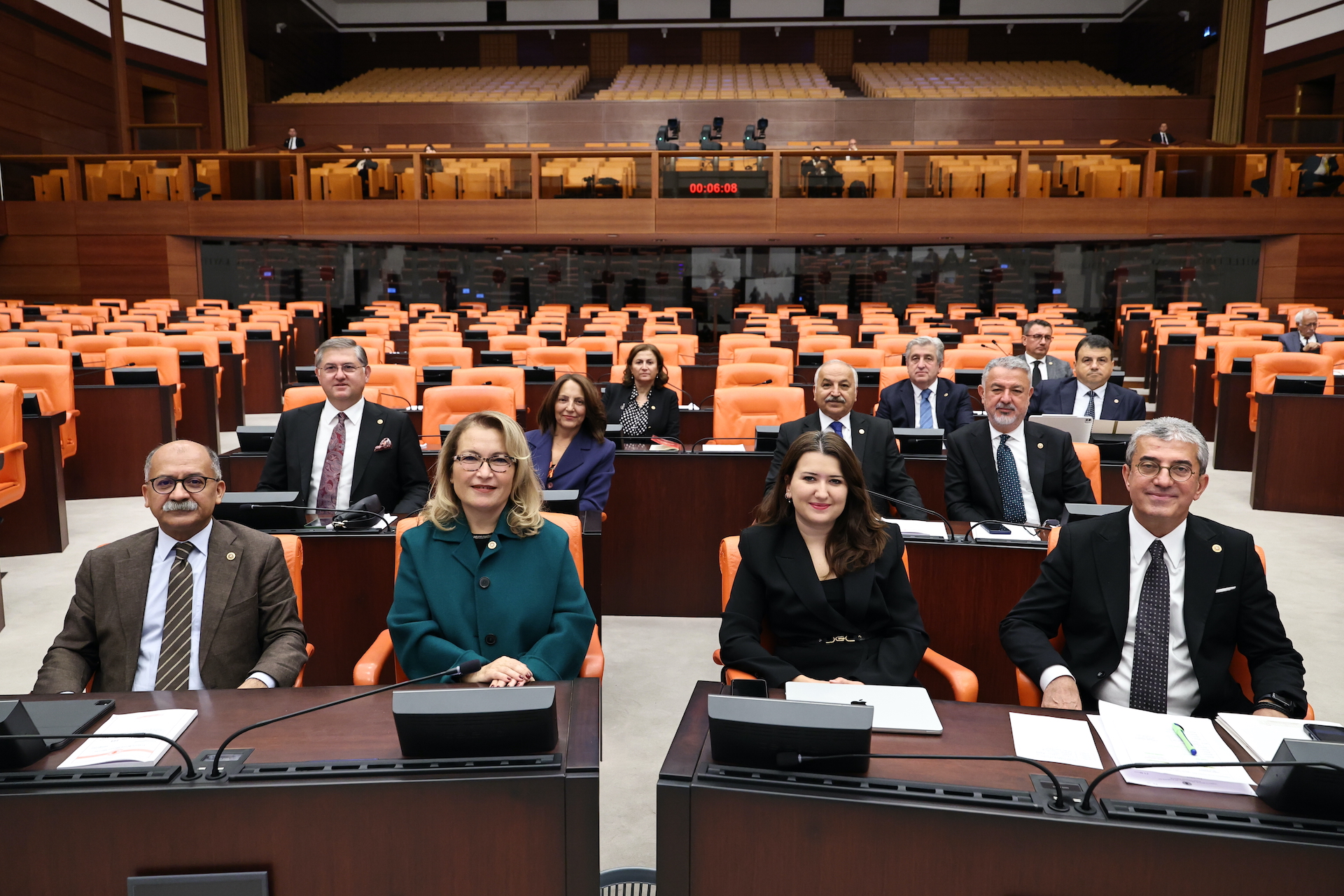 Görseli seçmek için tıklayın; sürükleyebilir veya Delete tuşuyla silebilirsiniz. Gökhan Günaydın