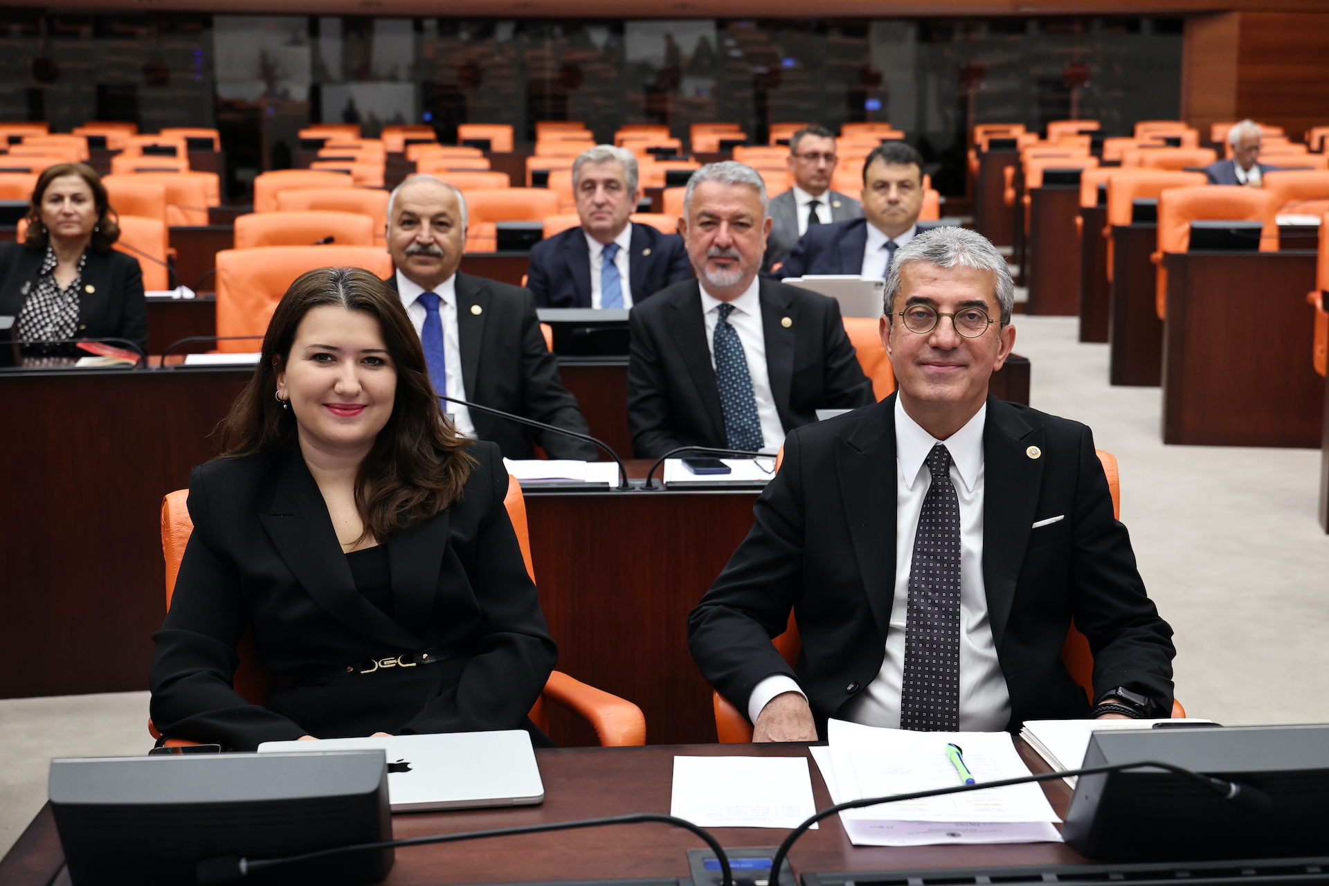 Görseli seçmek için tıklayın; sürükleyebilir veya Delete tuşuyla silebilirsiniz. Gökhan Günaydın