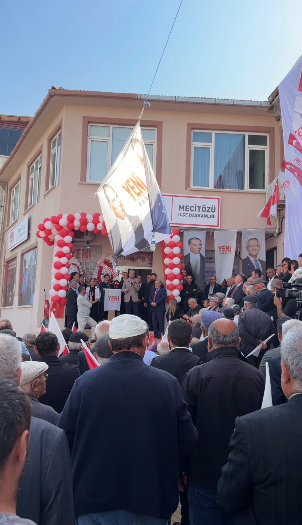 Görseli seçmek için tıklayın; sürükleyebilir veya Delete tuşuyla silebilirsiniz. Gökhan Günaydın