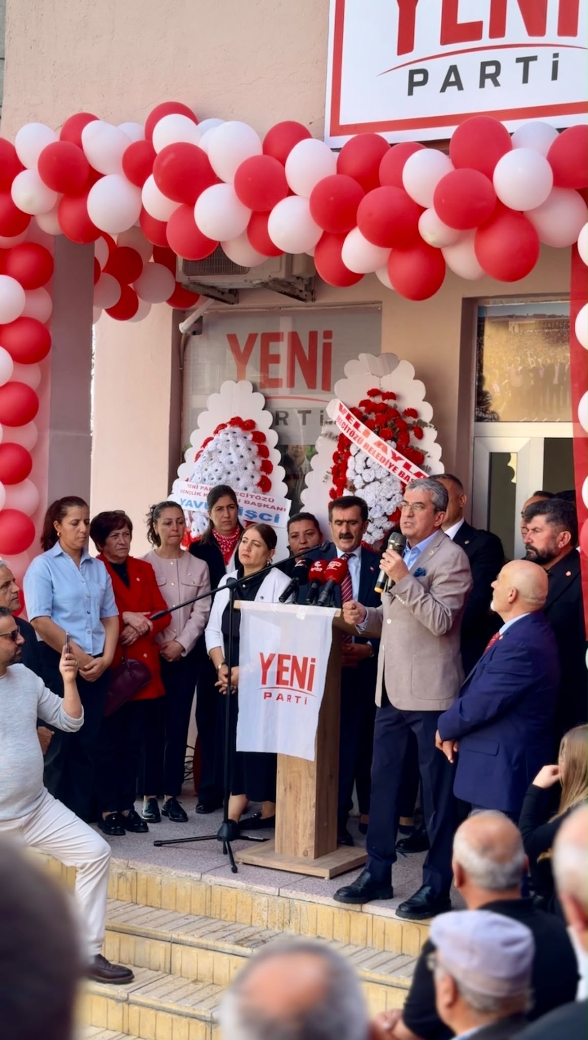 Görseli seçmek için tıklayın; sürükleyebilir veya Delete tuşuyla silebilirsiniz. Gökhan Günaydın