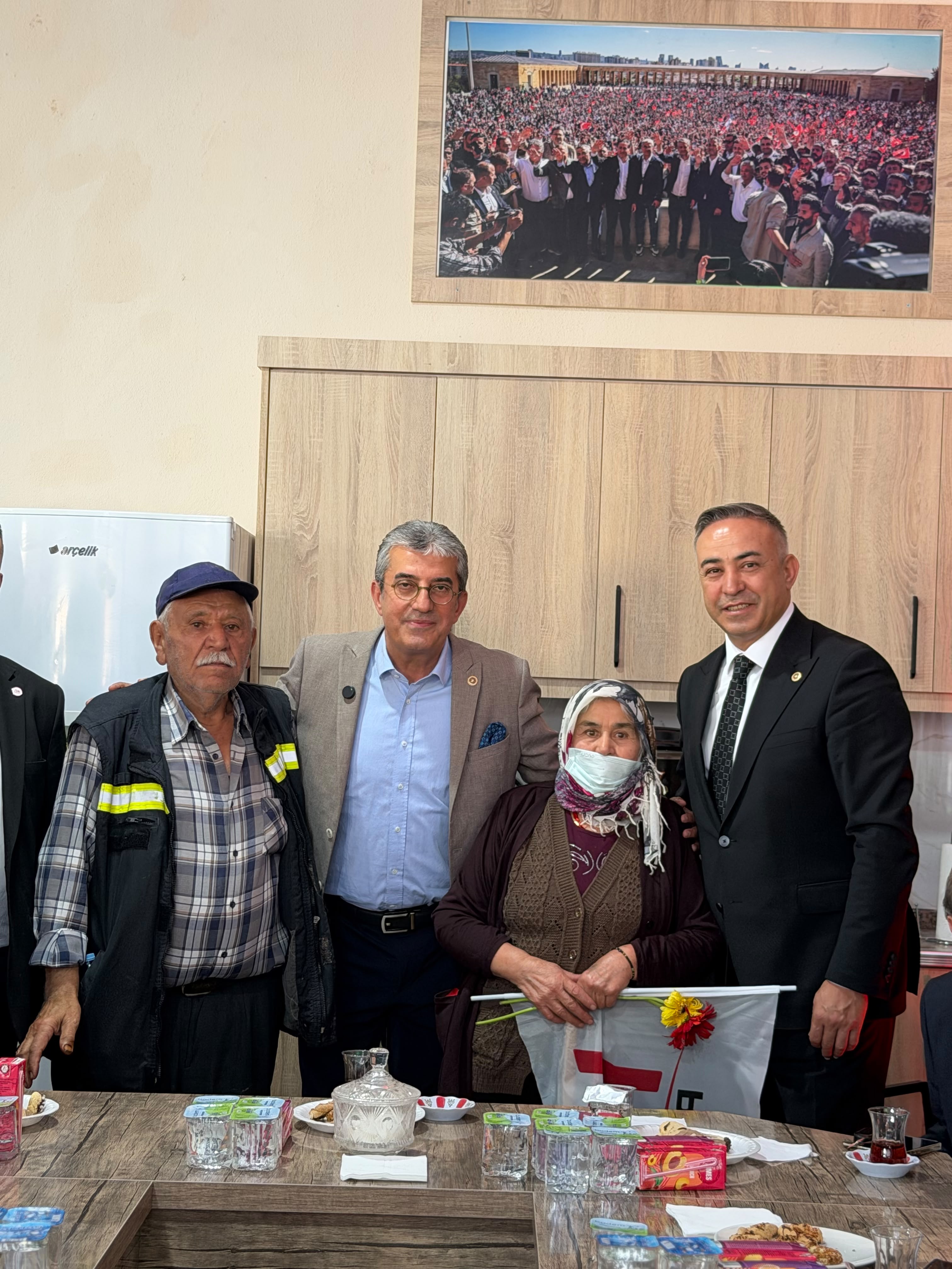 Görseli seçmek için tıklayın; sürükleyebilir veya Delete tuşuyla silebilirsiniz. Gökhan Günaydın