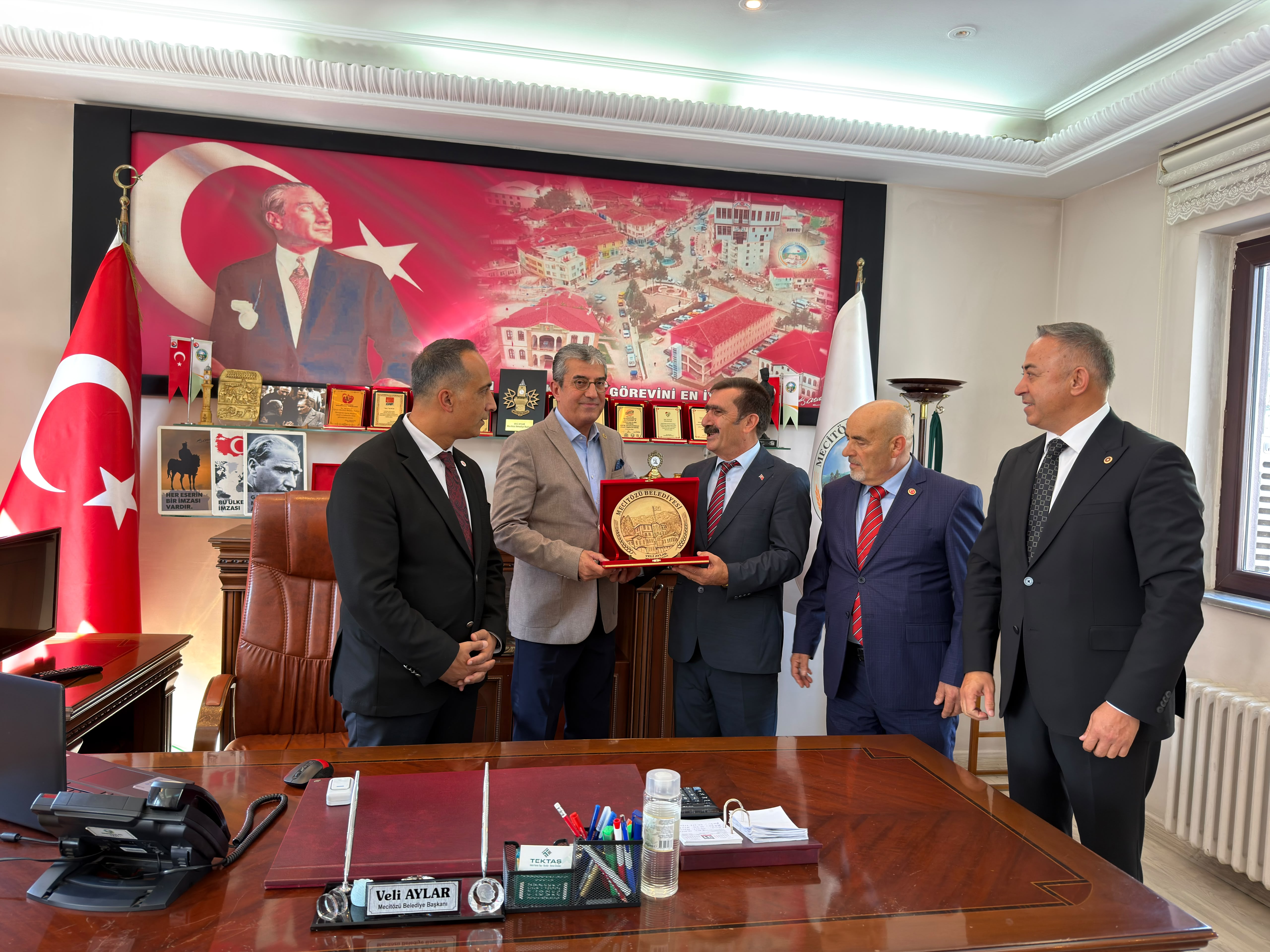Görseli seçmek için tıklayın; sürükleyebilir veya Delete tuşuyla silebilirsiniz. Gökhan Günaydın
