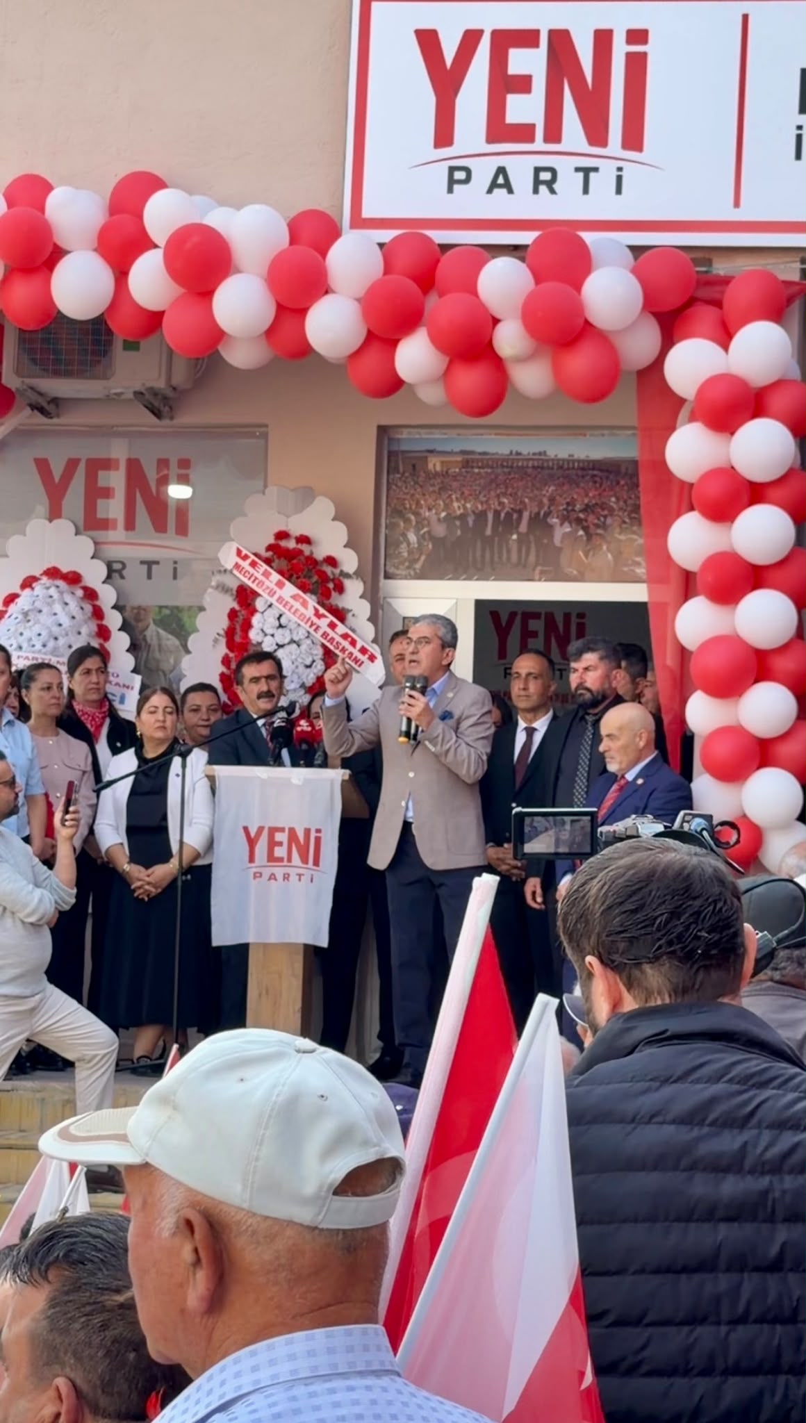 Görseli seçmek için tıklayın; sürükleyebilir veya Delete tuşuyla silebilirsiniz. Gökhan Günaydın