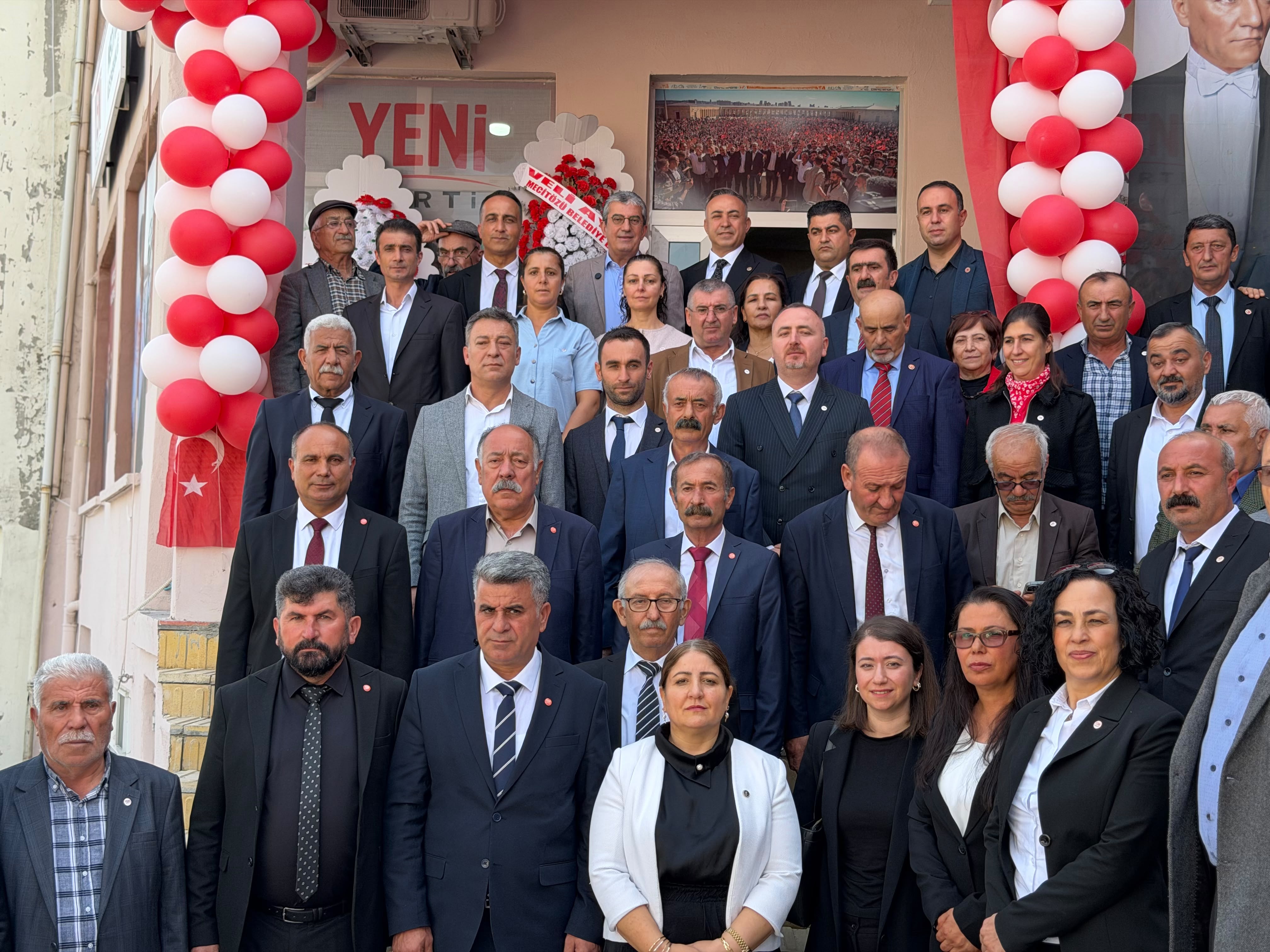 Görseli seçmek için tıklayın; sürükleyebilir veya Delete tuşuyla silebilirsiniz. Gökhan Günaydın