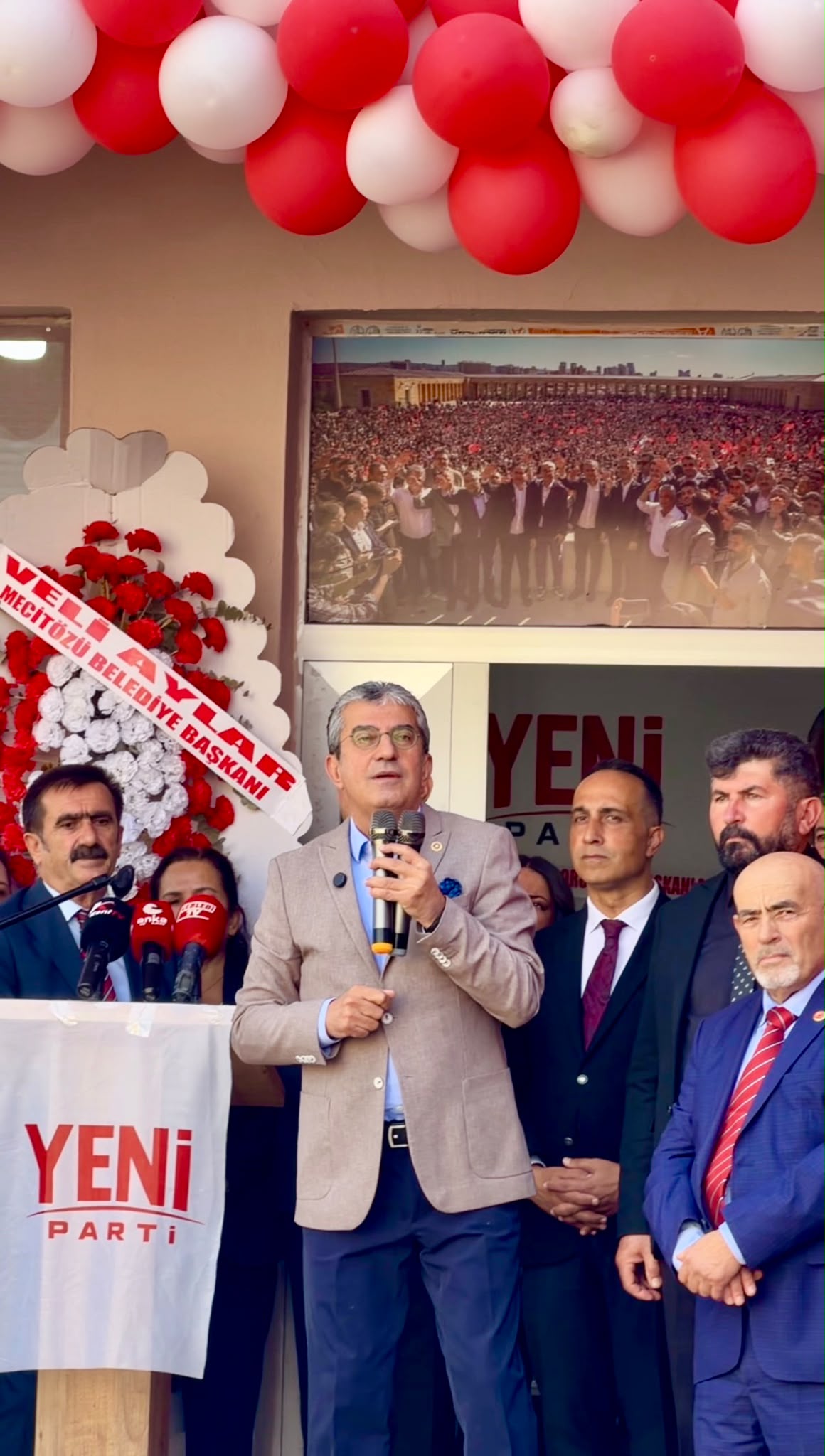 Görseli seçmek için tıklayın; sürükleyebilir veya Delete tuşuyla silebilirsiniz. Gökhan Günaydın