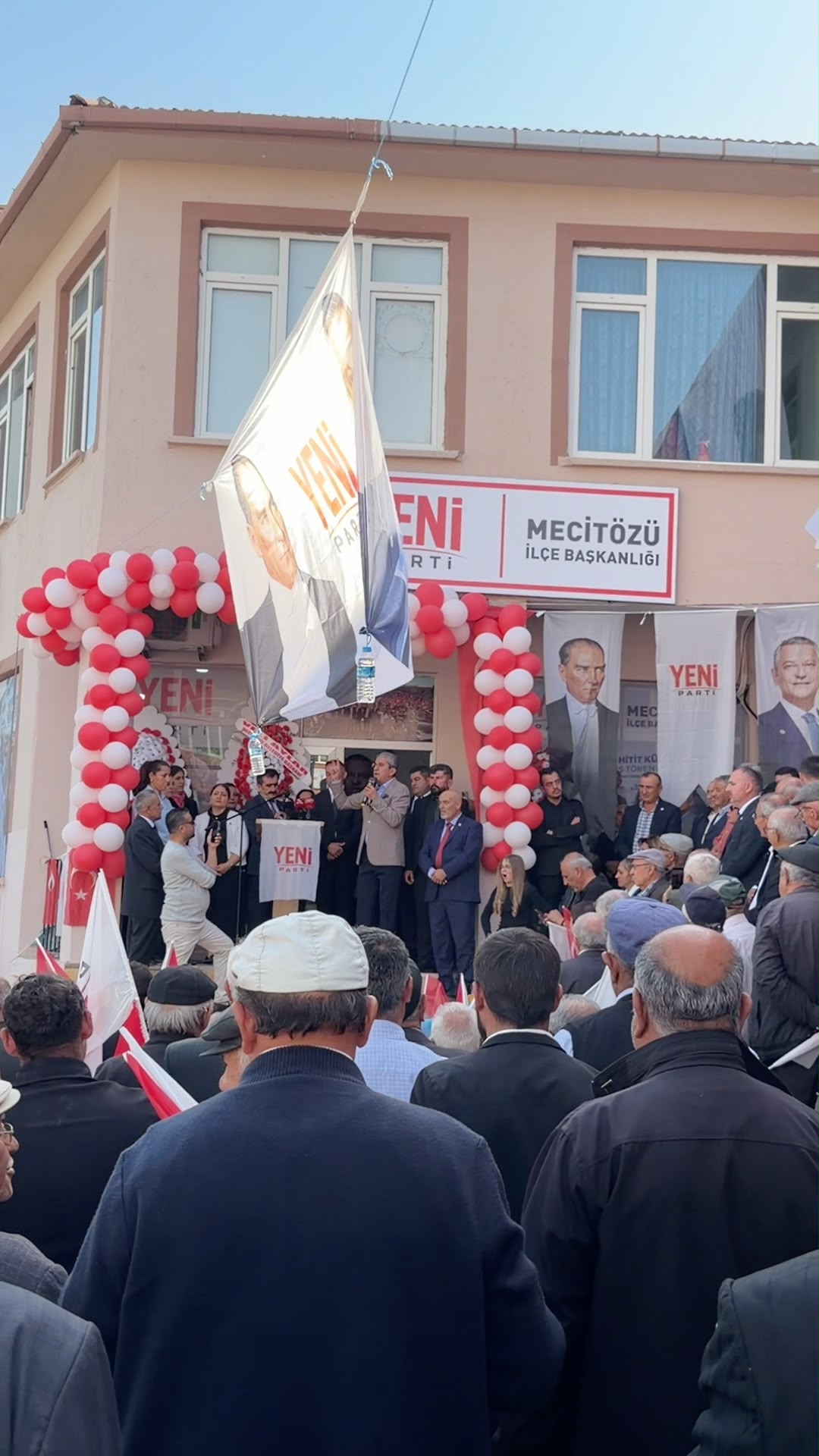 Görseli seçmek için tıklayın; sürükleyebilir veya Delete tuşuyla silebilirsiniz. Gökhan Günaydın