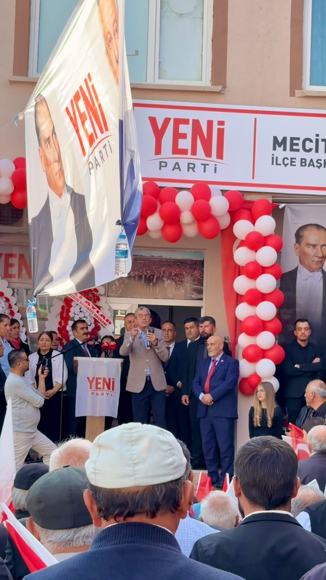 Görseli seçmek için tıklayın; sürükleyebilir veya Delete tuşuyla silebilirsiniz. Gökhan Günaydın