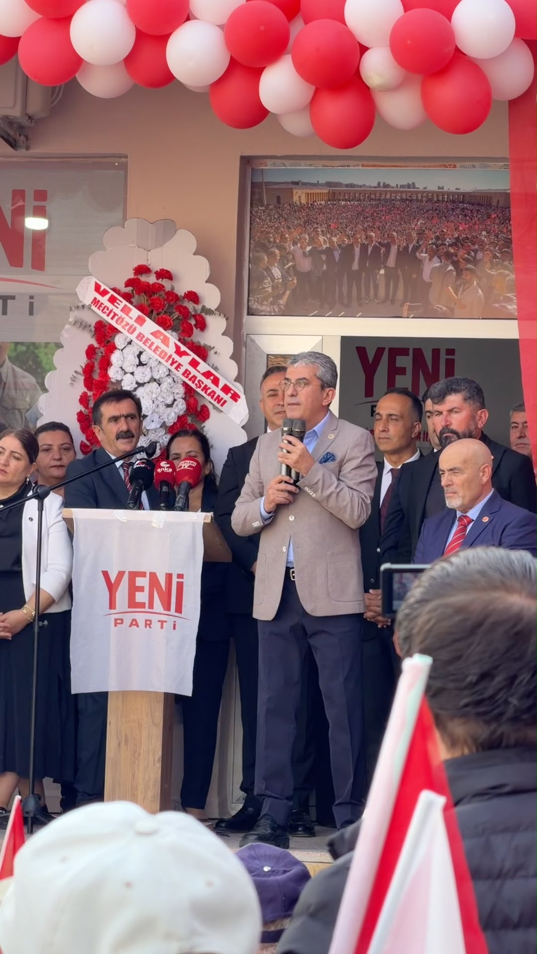 Görseli seçmek için tıklayın; sürükleyebilir veya Delete tuşuyla silebilirsiniz. Gökhan Günaydın
