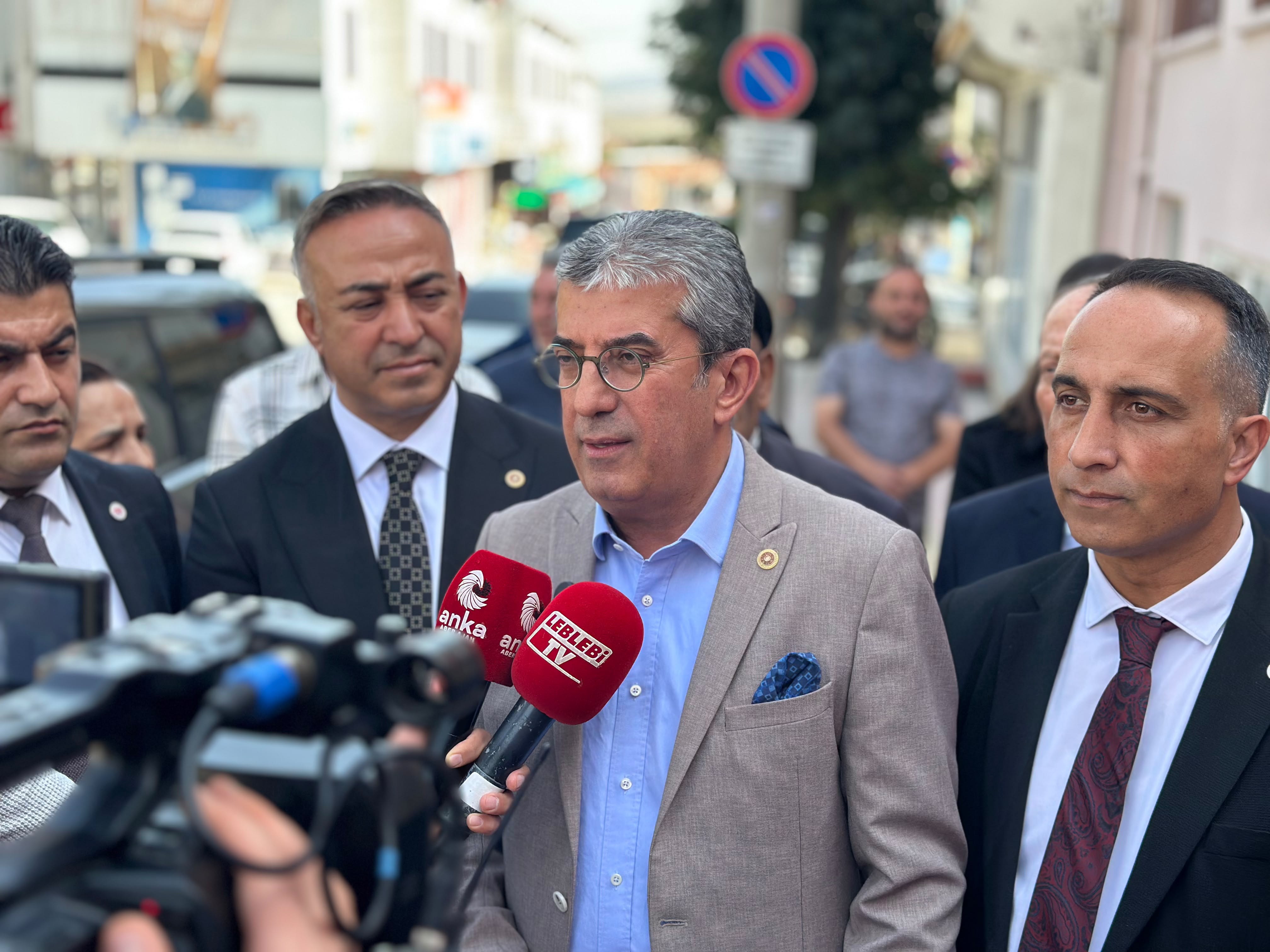 Görseli seçmek için tıklayın; sürükleyebilir veya Delete tuşuyla silebilirsiniz. Gökhan Günaydın