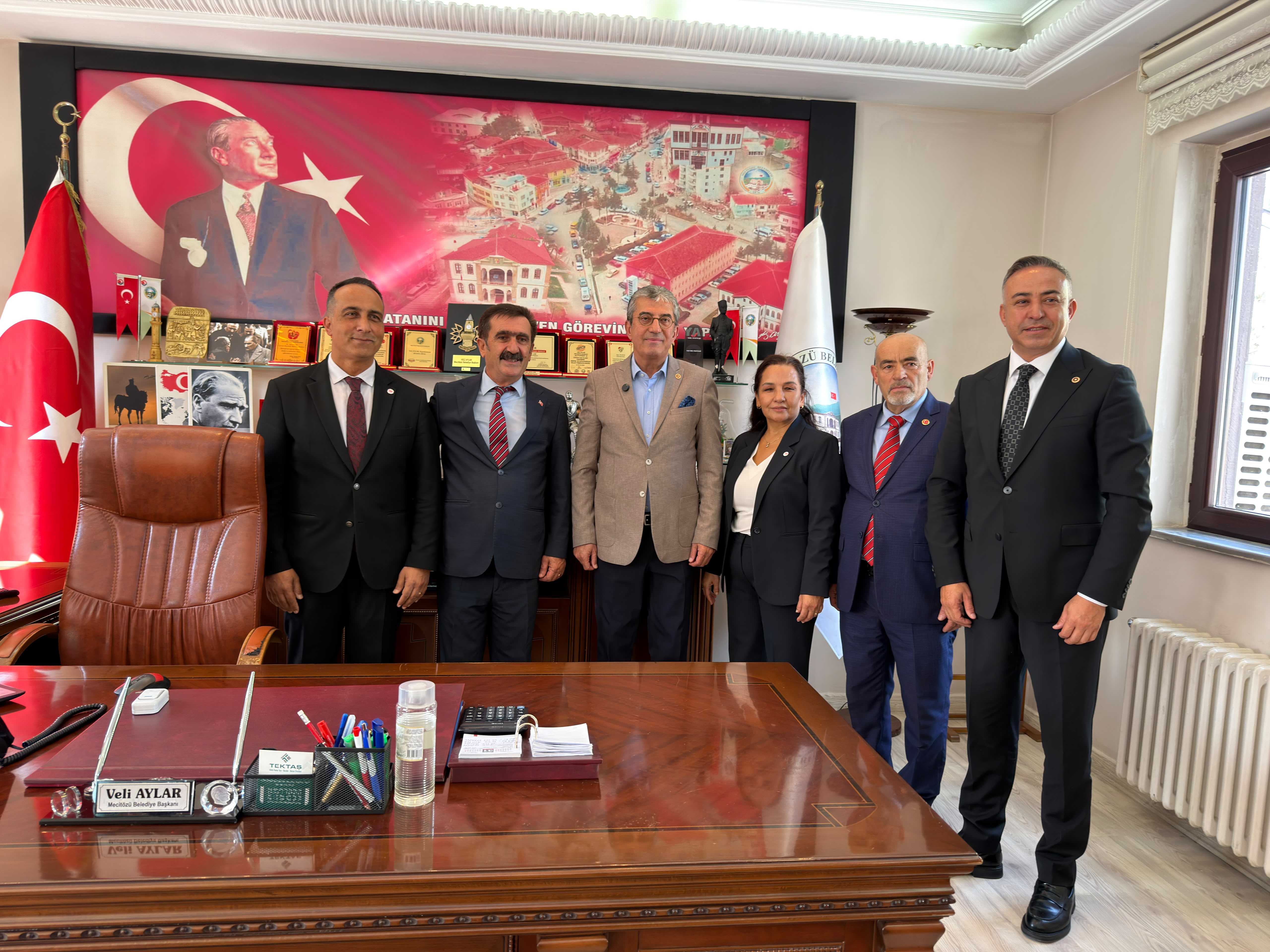 Görseli seçmek için tıklayın; sürükleyebilir veya Delete tuşuyla silebilirsiniz. Gökhan Günaydın