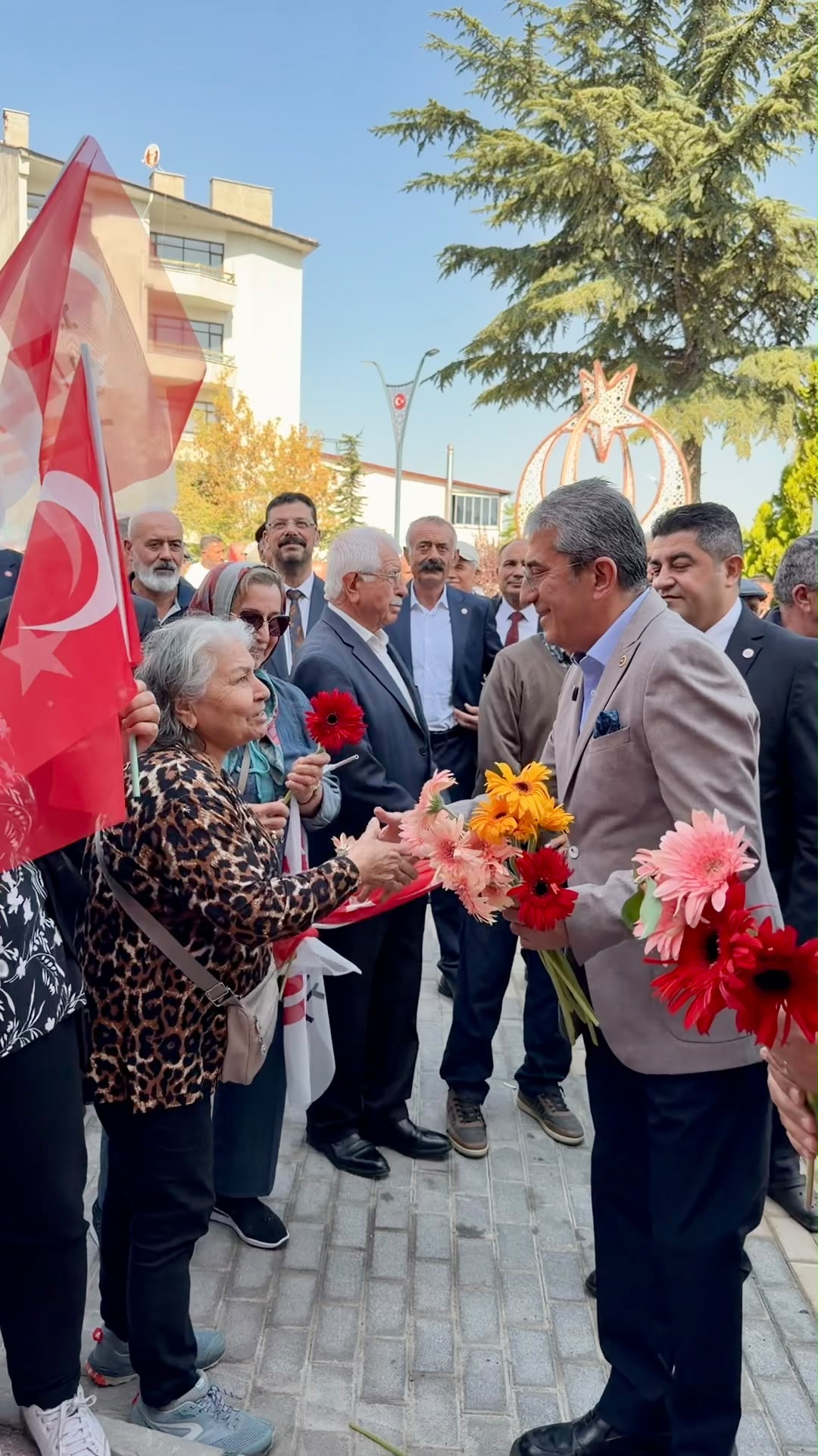 Görseli seçmek için tıklayın; sürükleyebilir veya Delete tuşuyla silebilirsiniz. Gökhan Günaydın