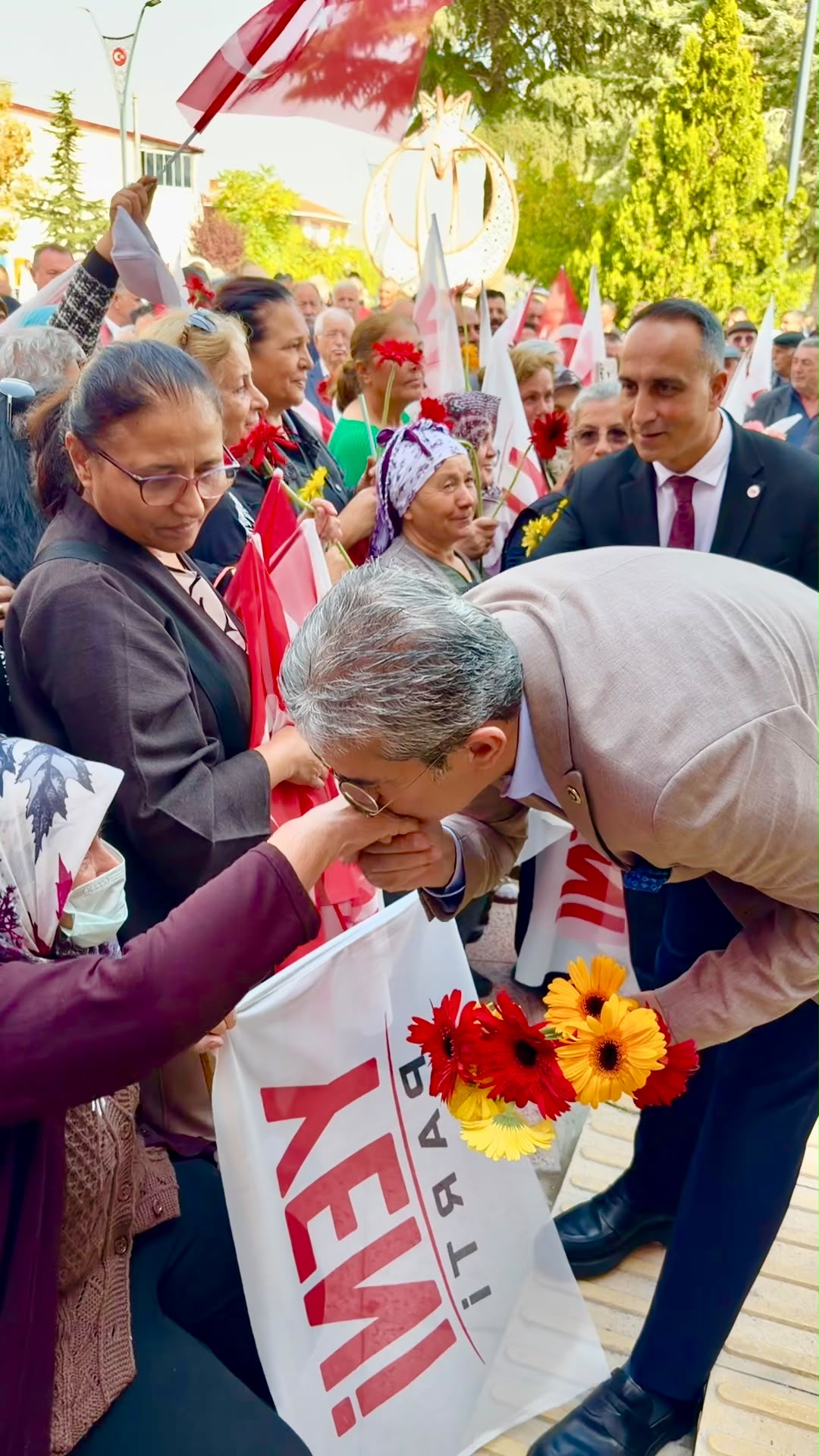 Görseli seçmek için tıklayın; sürükleyebilir veya Delete tuşuyla silebilirsiniz. Gökhan Günaydın