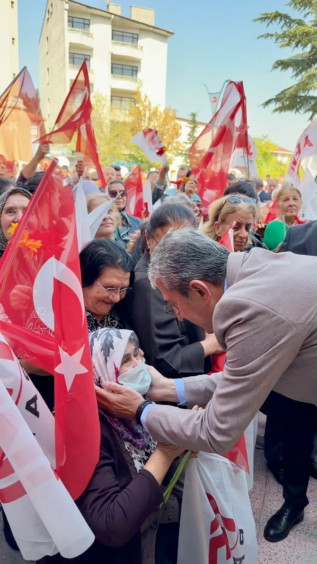 Görseli seçmek için tıklayın; sürükleyebilir veya Delete tuşuyla silebilirsiniz. Gökhan Günaydın