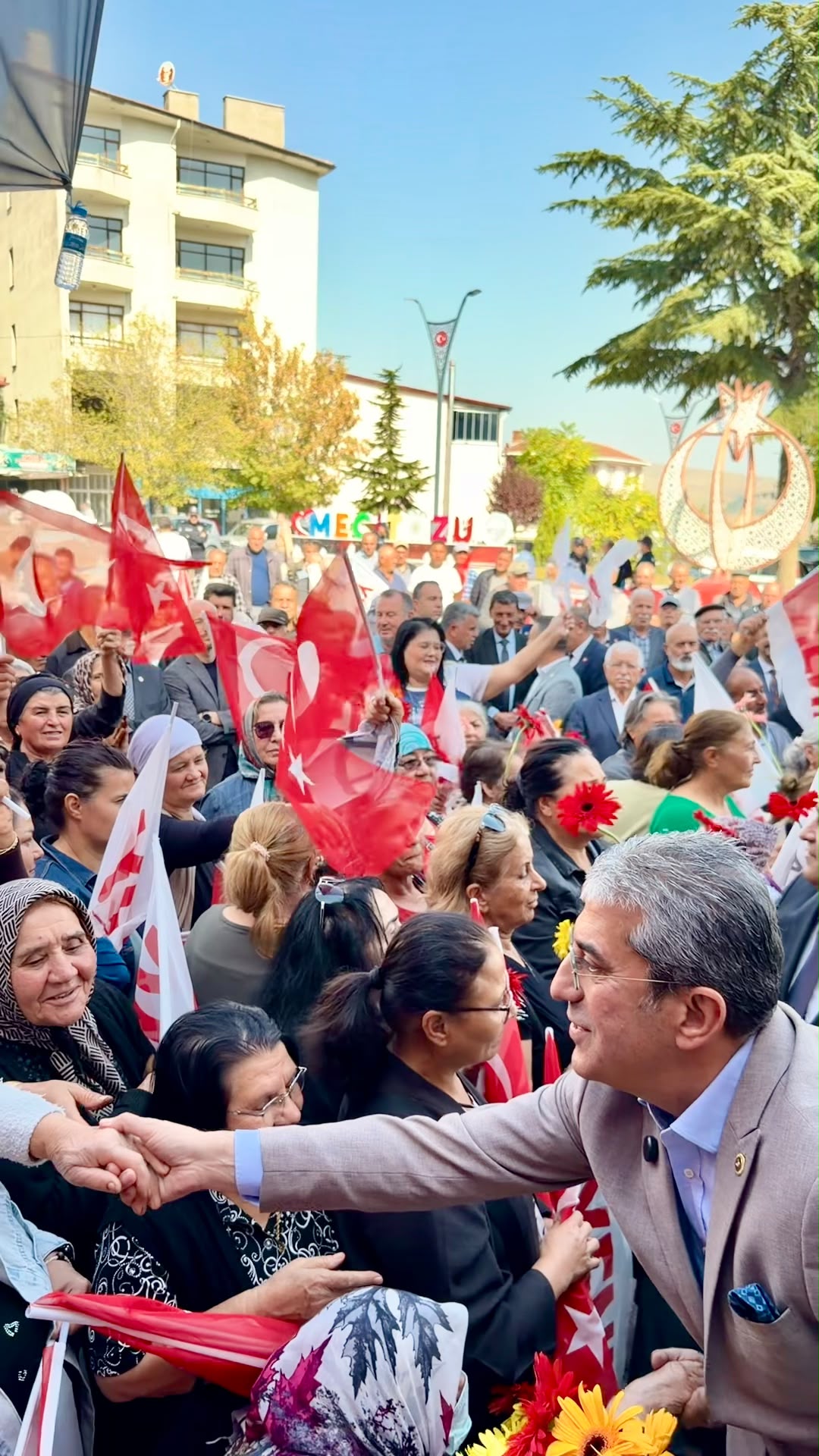 Görseli seçmek için tıklayın; sürükleyebilir veya Delete tuşuyla silebilirsiniz. Gökhan Günaydın