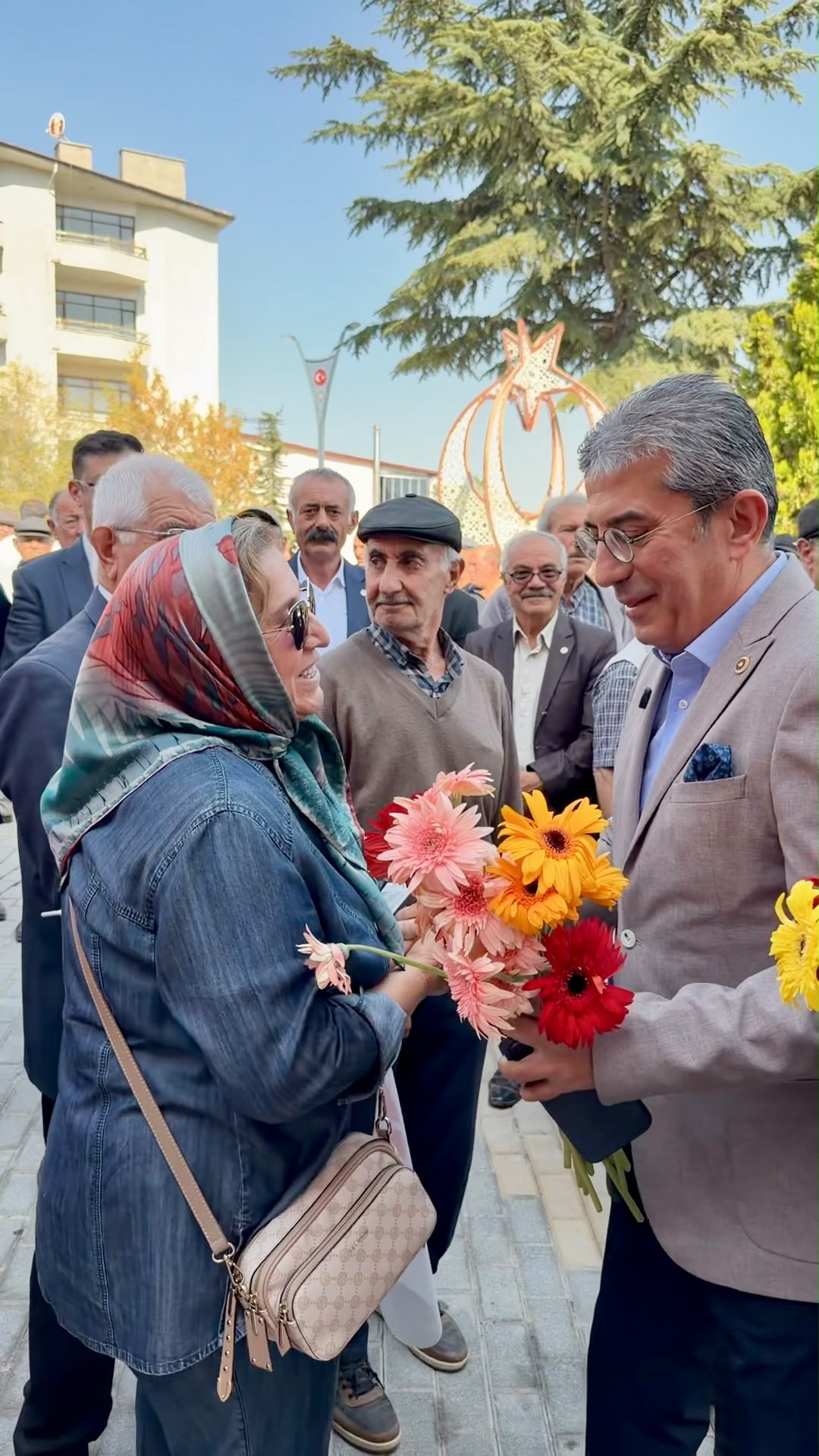 Görseli seçmek için tıklayın; sürükleyebilir veya Delete tuşuyla silebilirsiniz. Gökhan Günaydın