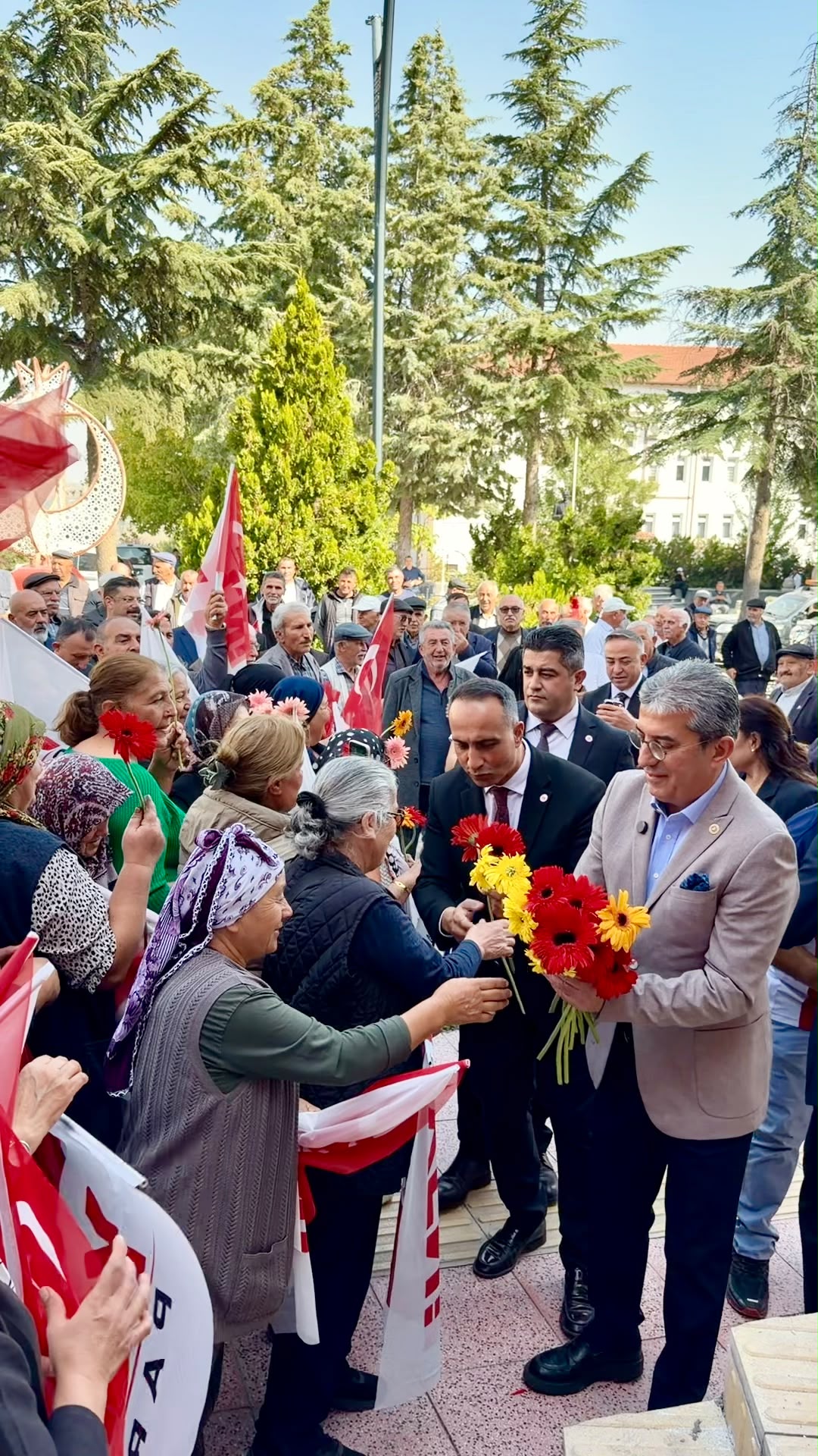Görseli seçmek için tıklayın; sürükleyebilir veya Delete tuşuyla silebilirsiniz. Gökhan Günaydın