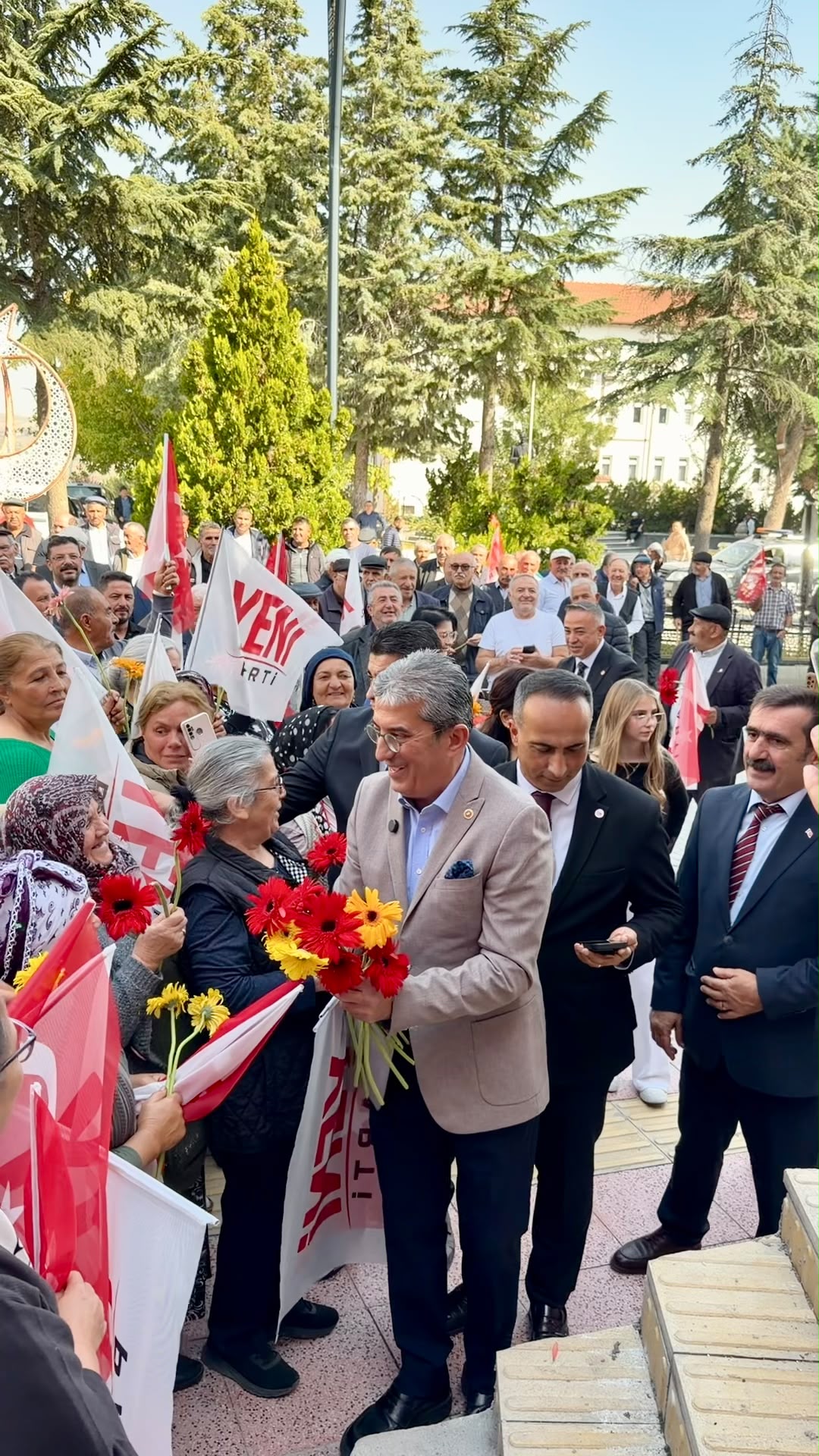 Görseli seçmek için tıklayın; sürükleyebilir veya Delete tuşuyla silebilirsiniz. Gökhan Günaydın