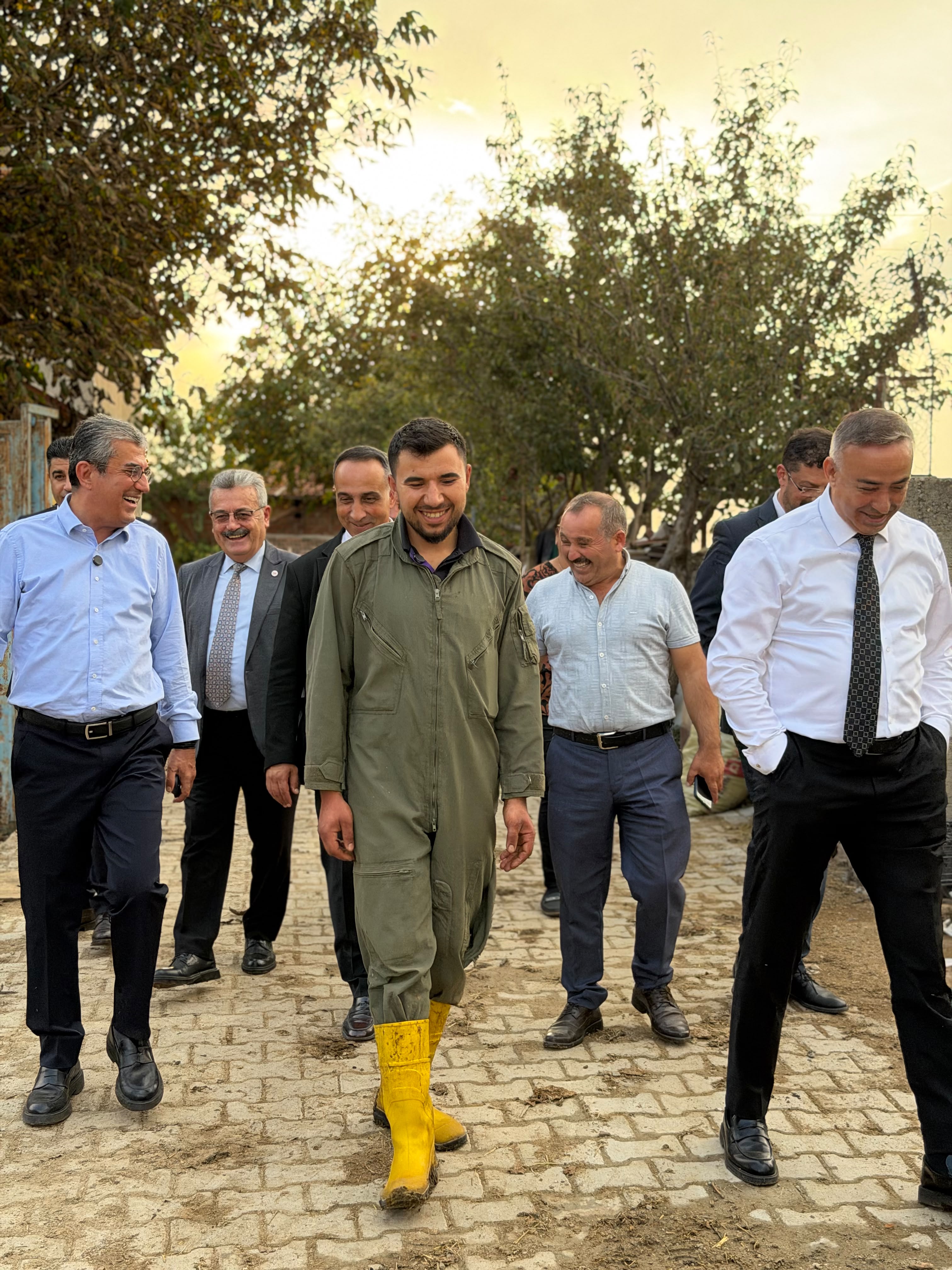Görseli seçmek için tıklayın; sürükleyebilir veya Delete tuşuyla silebilirsiniz. Gökhan Günaydın