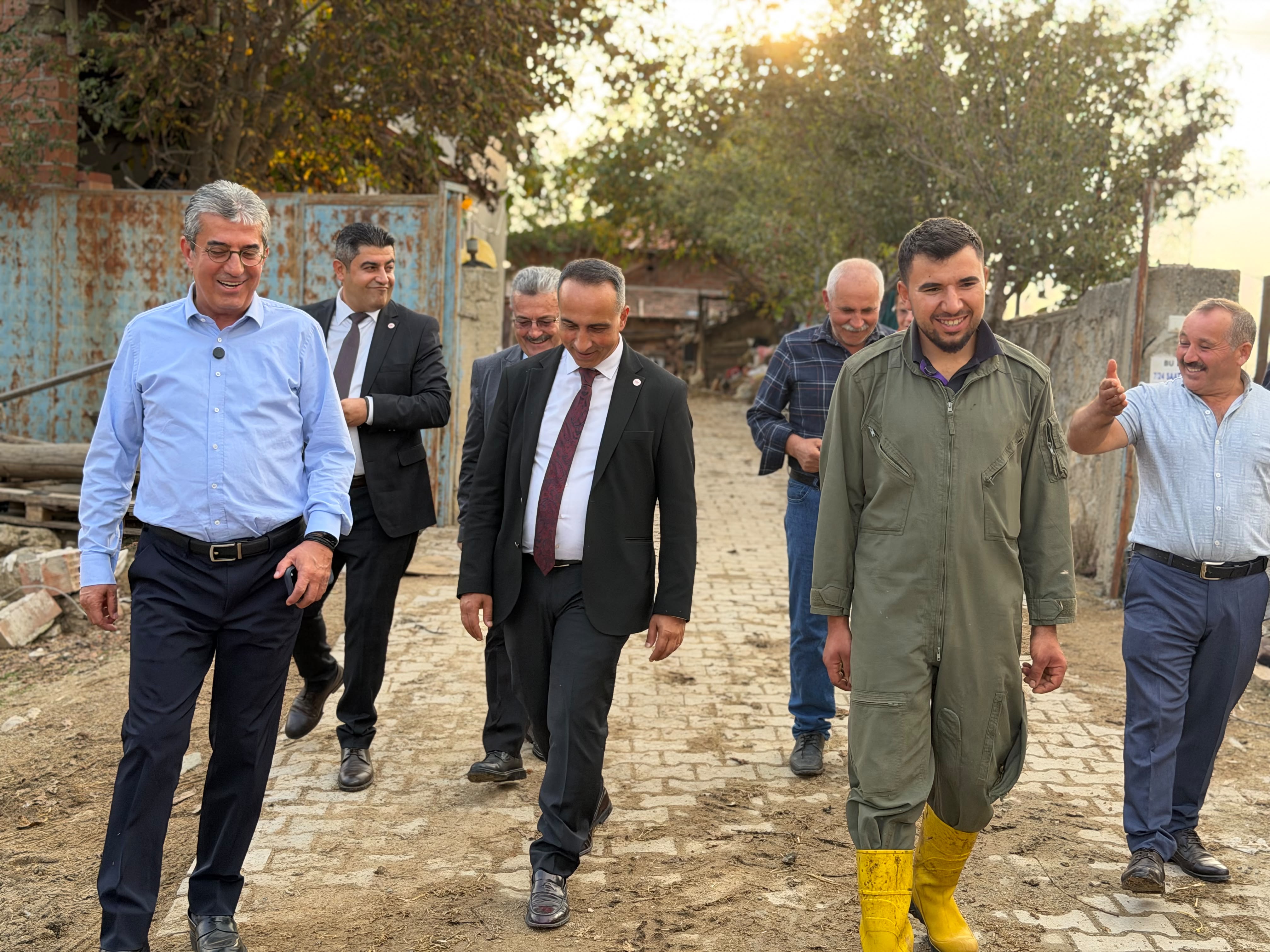 Görseli seçmek için tıklayın; sürükleyebilir veya Delete tuşuyla silebilirsiniz. Gökhan Günaydın