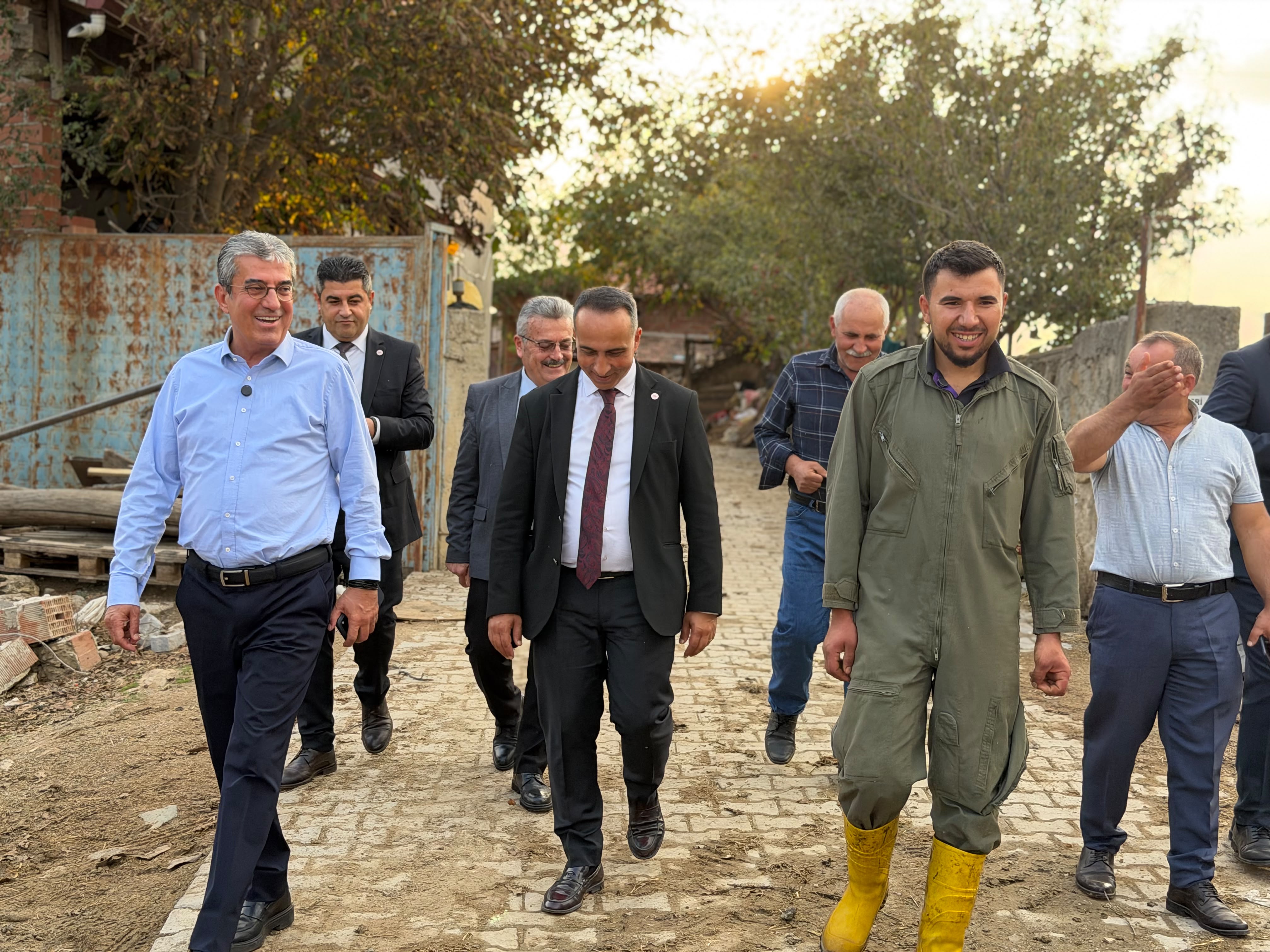 Görseli seçmek için tıklayın; sürükleyebilir veya Delete tuşuyla silebilirsiniz. Gökhan Günaydın